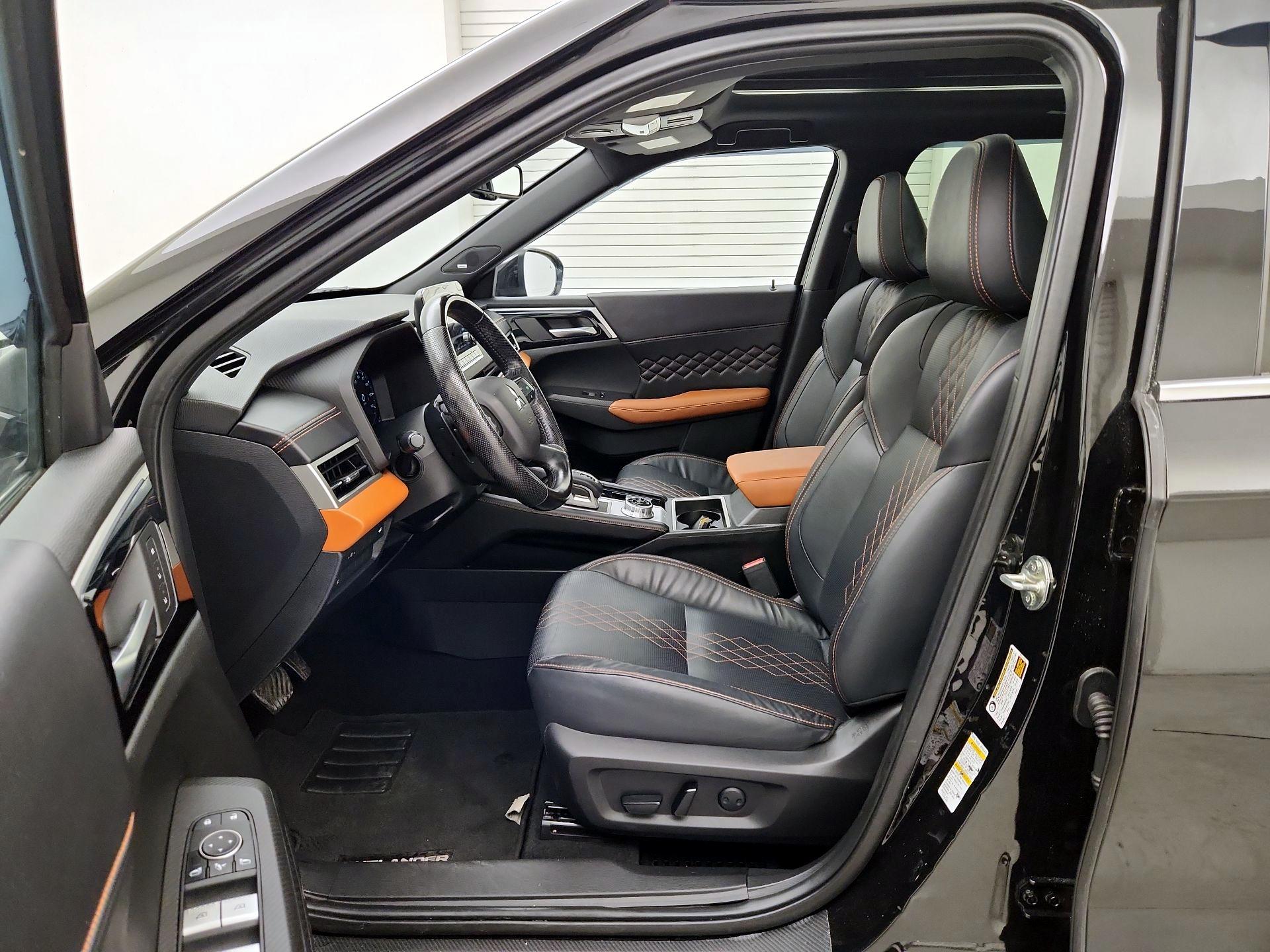 Thumbnail: 2022 Mitsubishi Outlander - 11