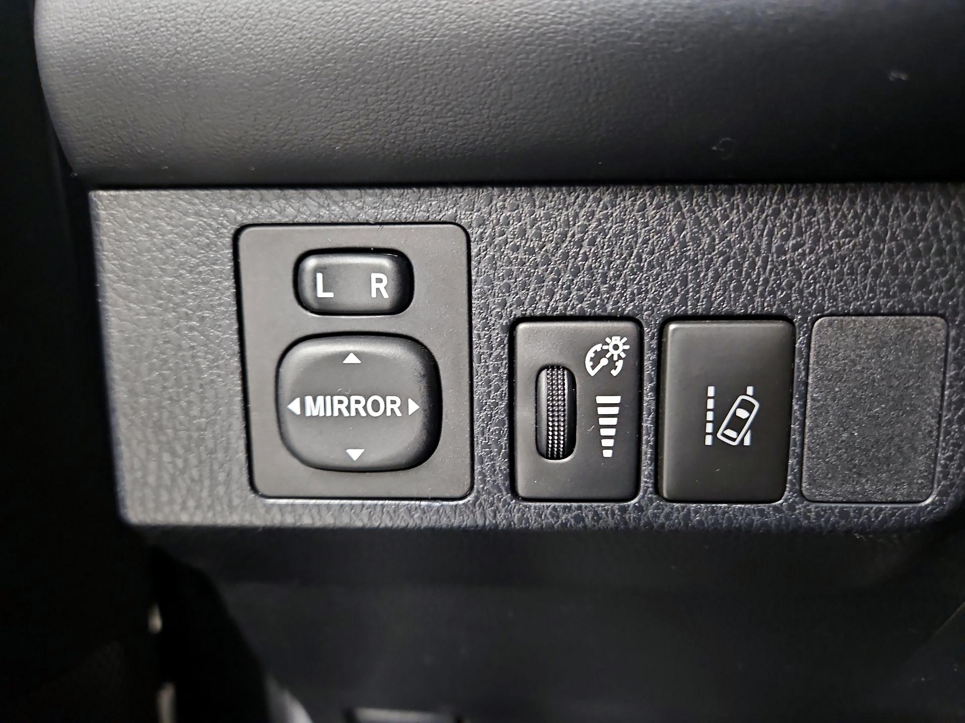 Thumbnail: 2018 Toyota RAV4 - 13