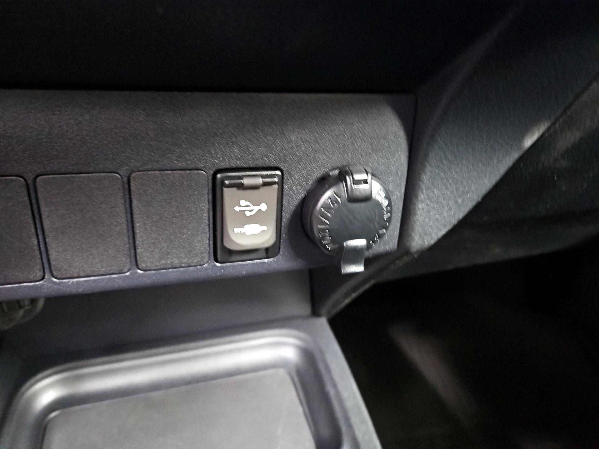 Thumbnail: 2018 Toyota RAV4 - 18