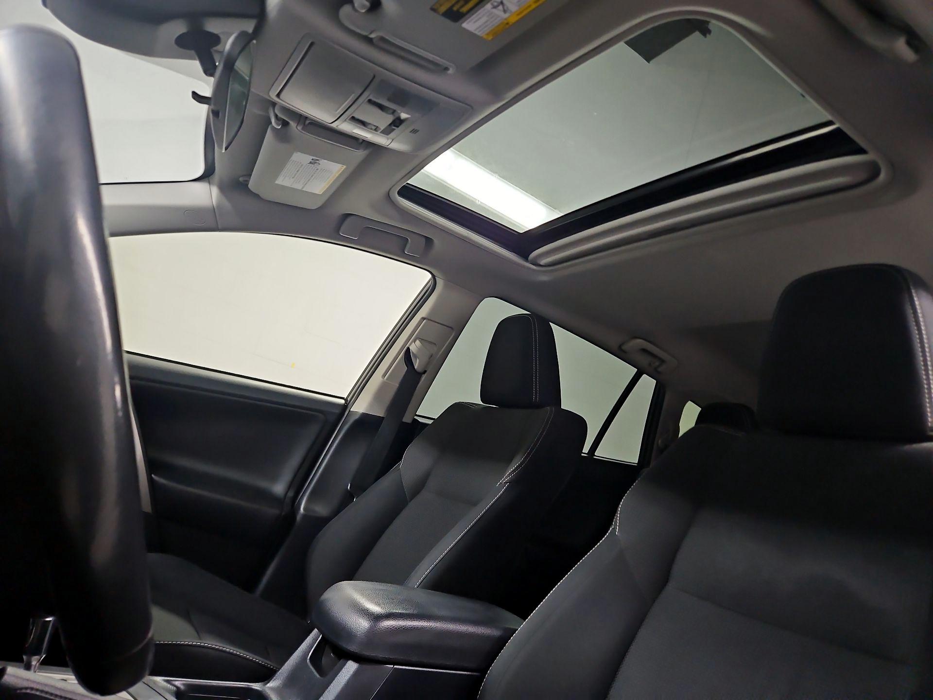 Thumbnail: 2018 Toyota RAV4 - 19