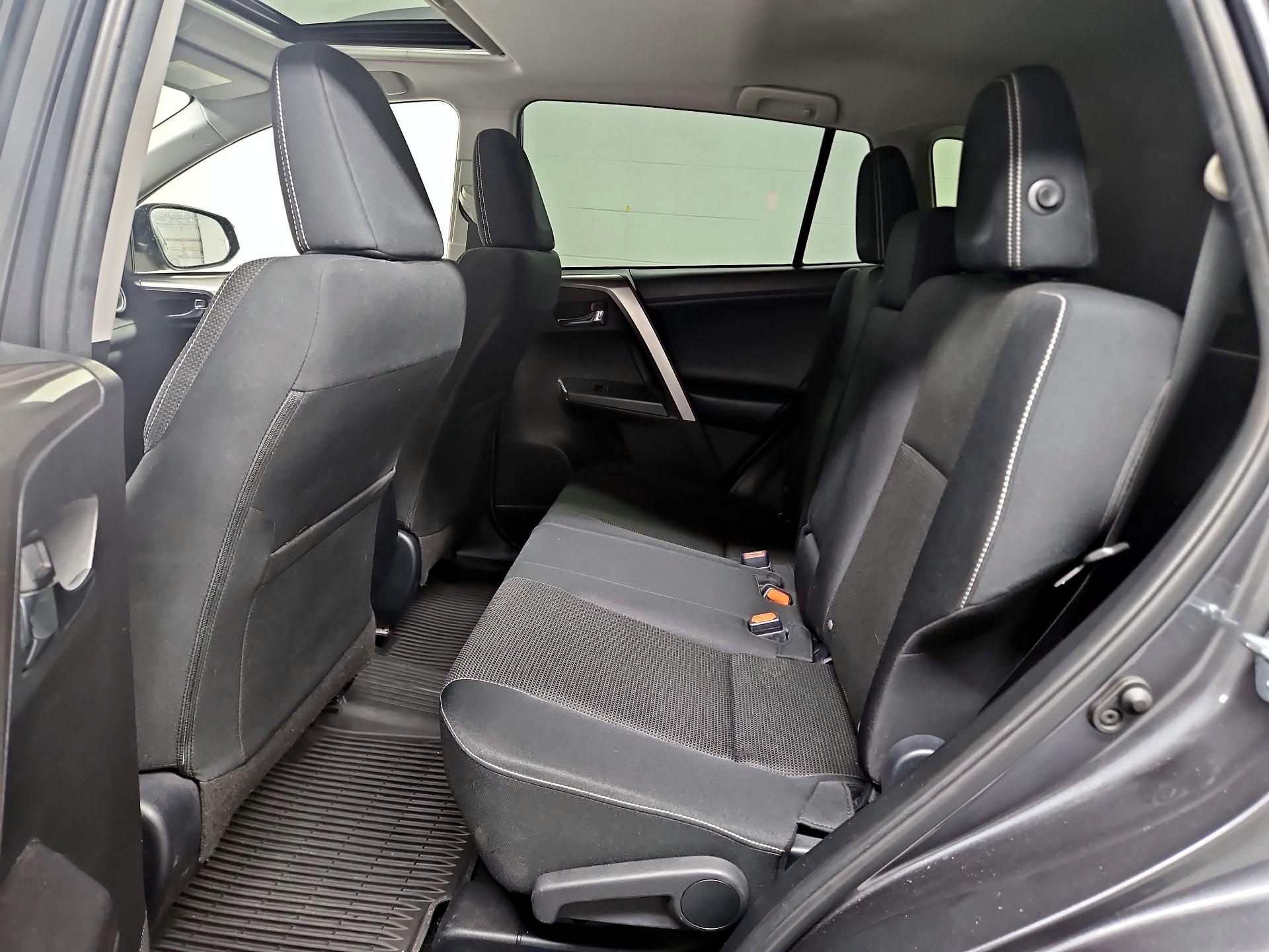 Thumbnail: 2018 Toyota RAV4 - 20