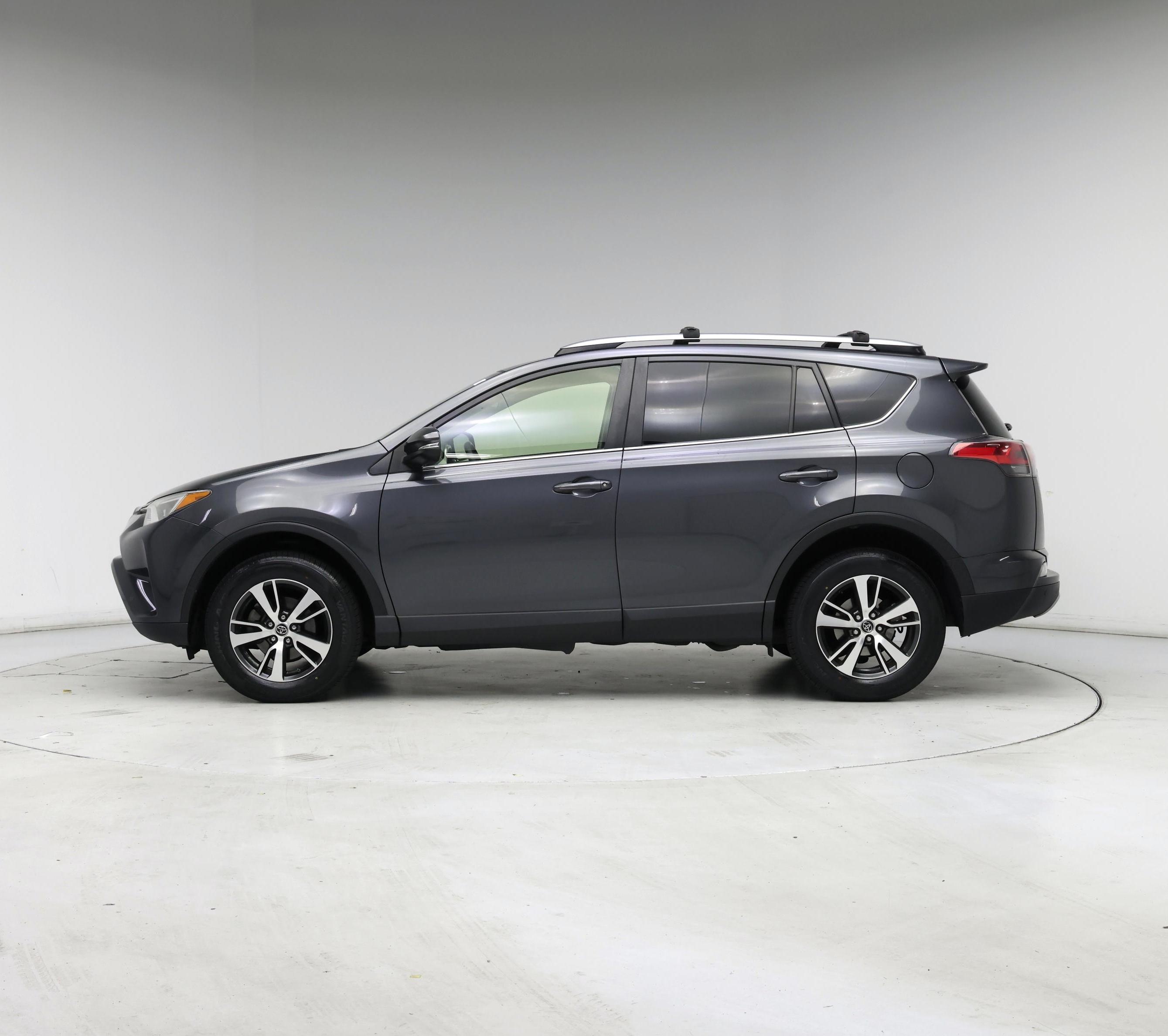 Thumbnail: 2018 Toyota RAV4 - 3