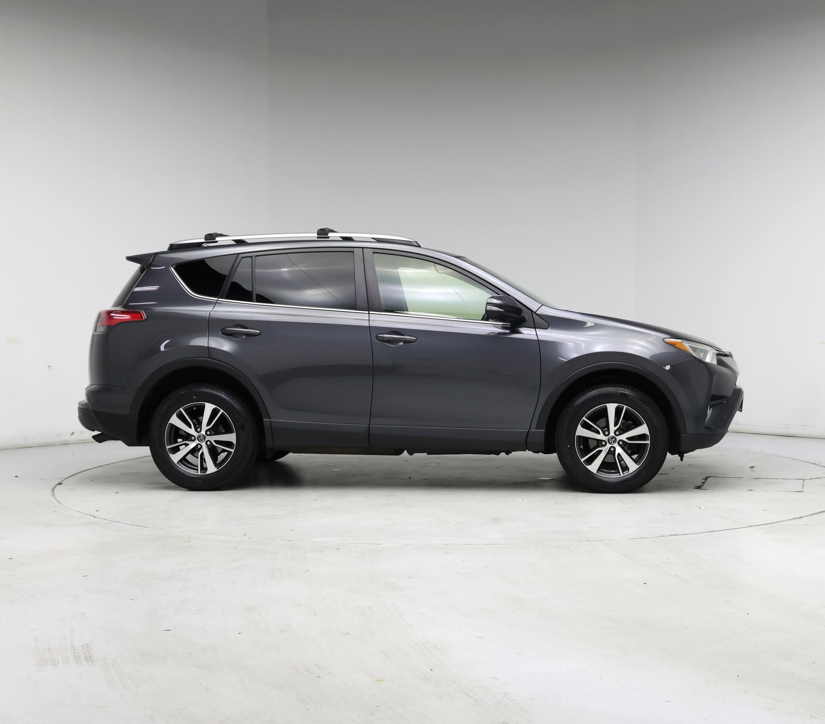 Thumbnail: 2018 Toyota RAV4 - 7