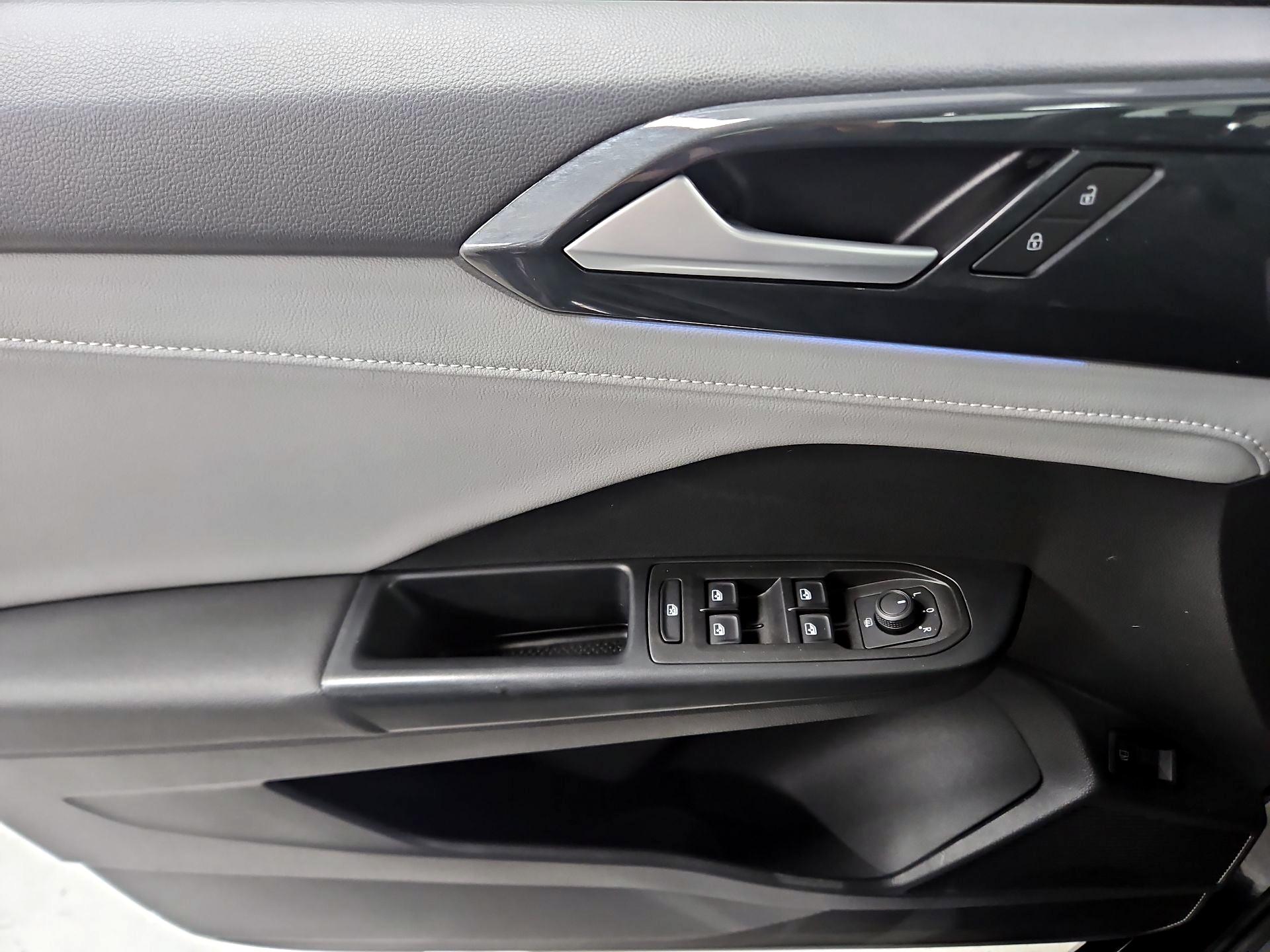 Thumbnail: 2022 Volkswagen Taos - 12