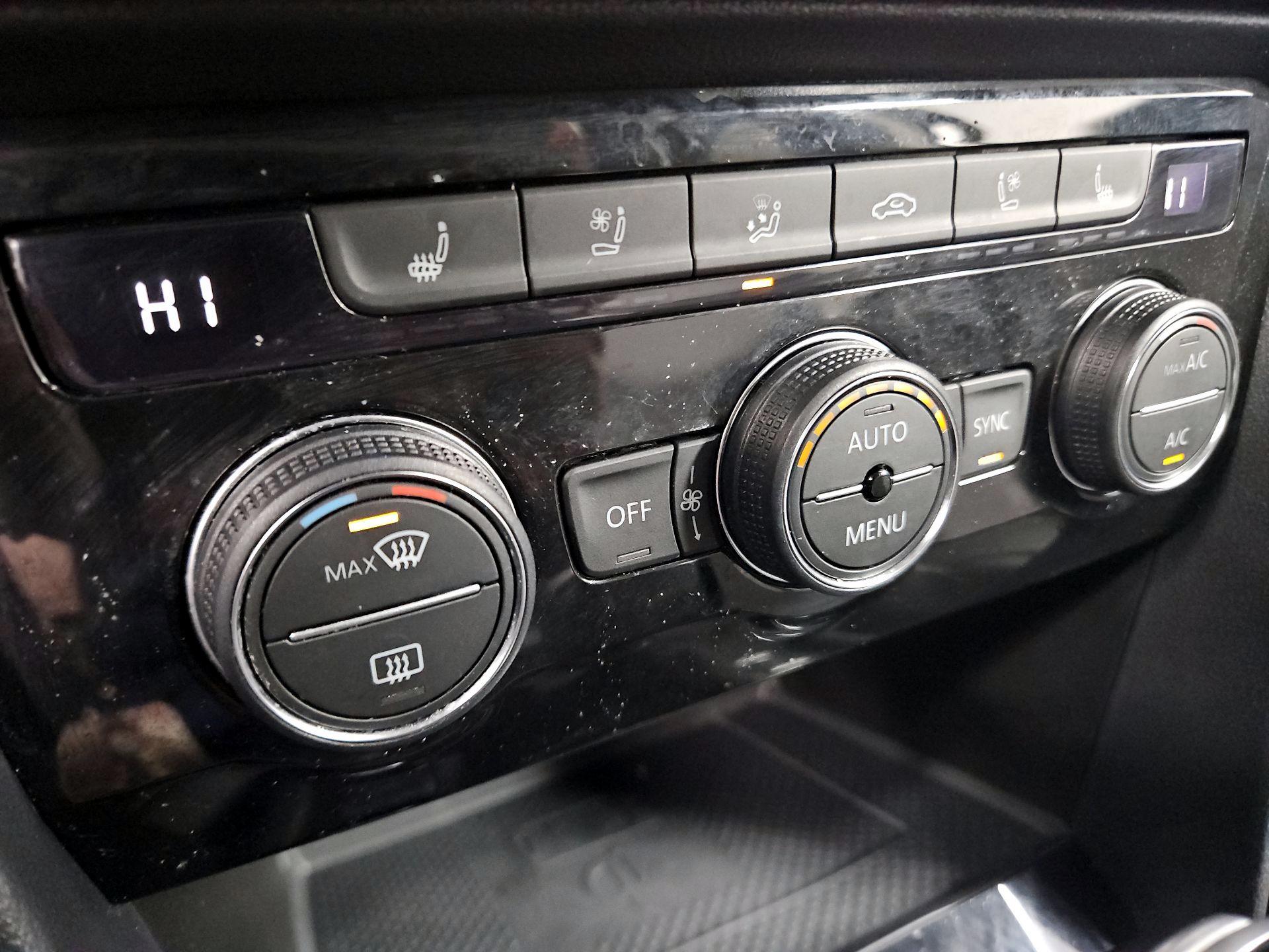 Thumbnail: 2022 Volkswagen Taos - 17