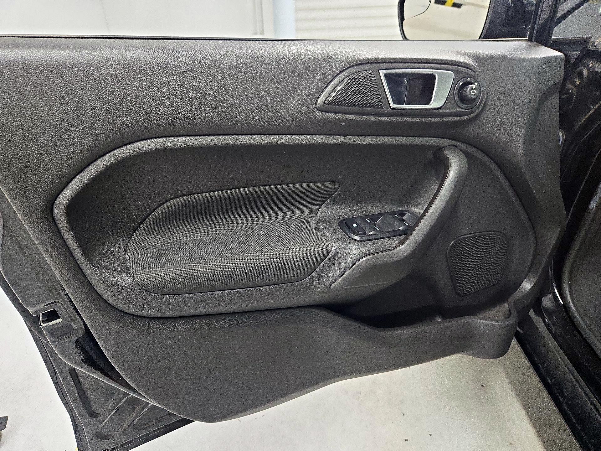 Thumbnail: 2016 Ford Fiesta - 12