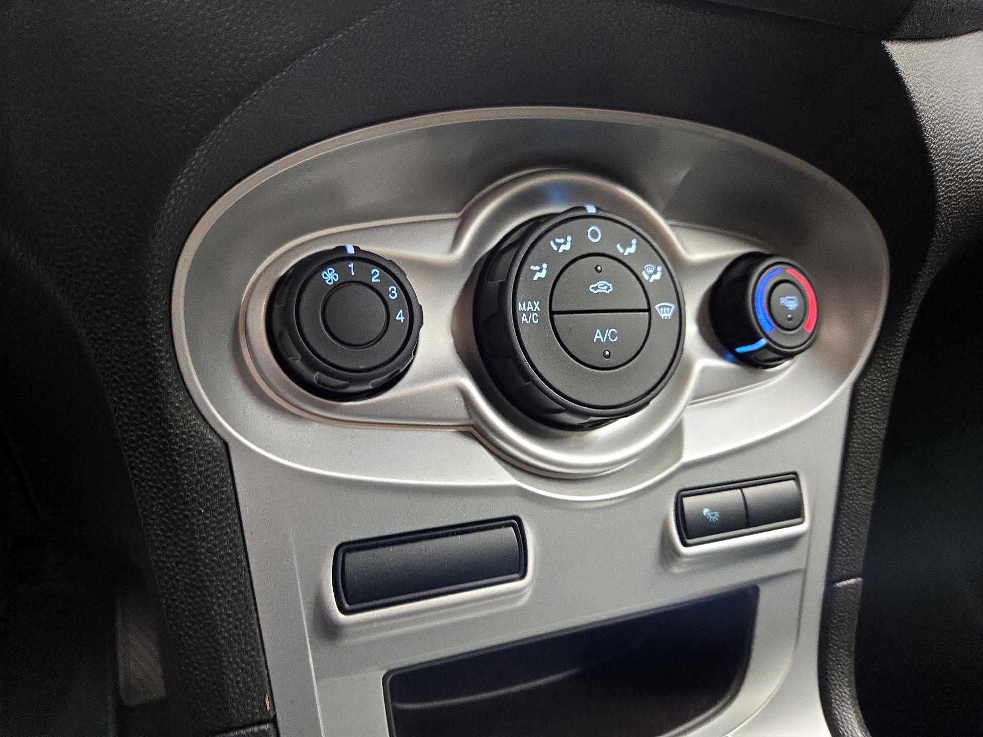 Thumbnail: 2016 Ford Fiesta - 15