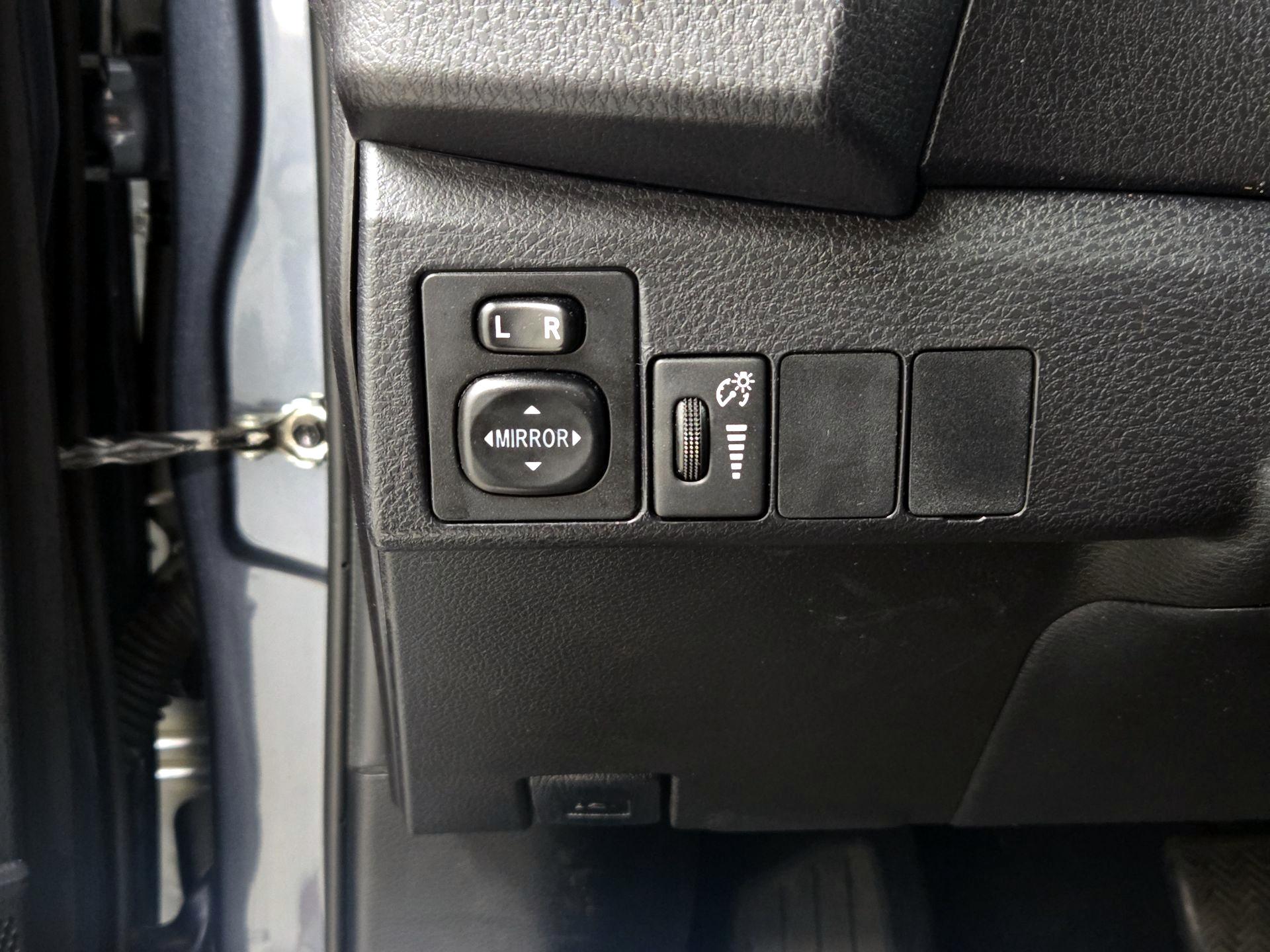 Thumbnail: 2016 Toyota Corolla - 13