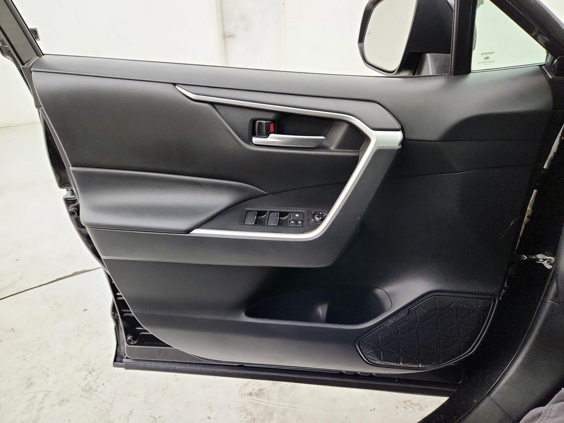 Thumbnail: 2021 Toyota RAV4 - 12