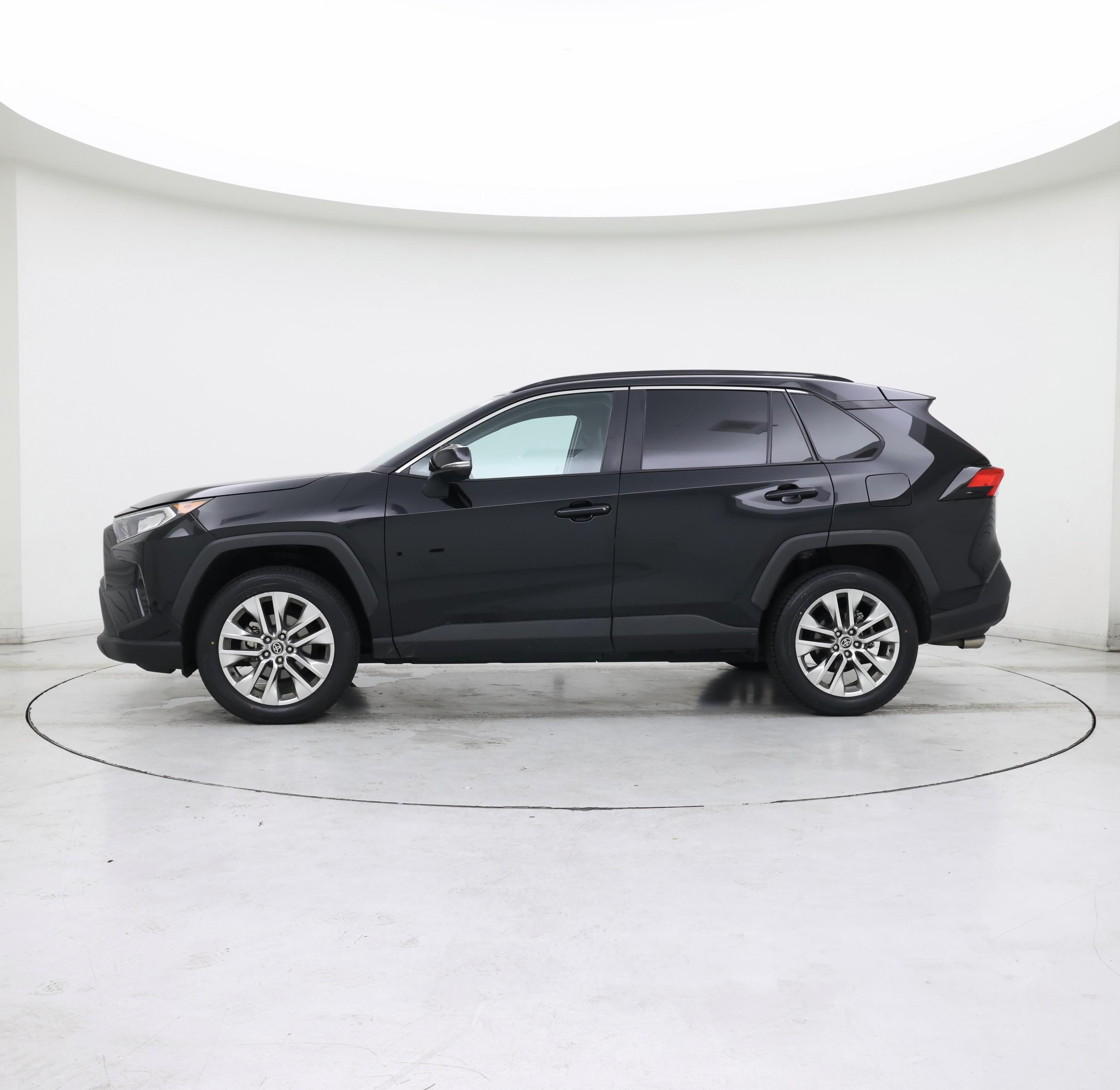 Thumbnail: 2021 Toyota RAV4 - 3