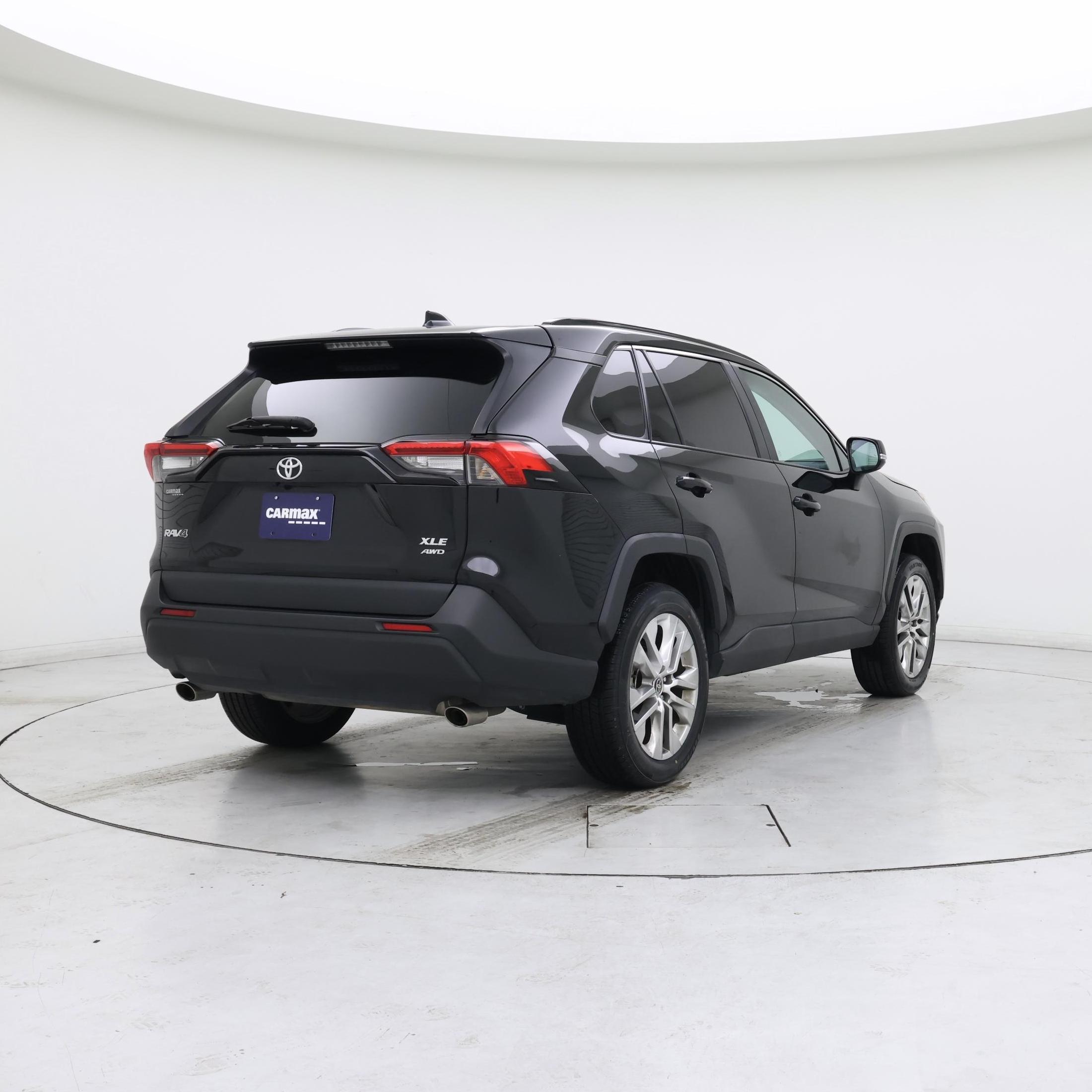 Thumbnail: 2021 Toyota RAV4 - 8