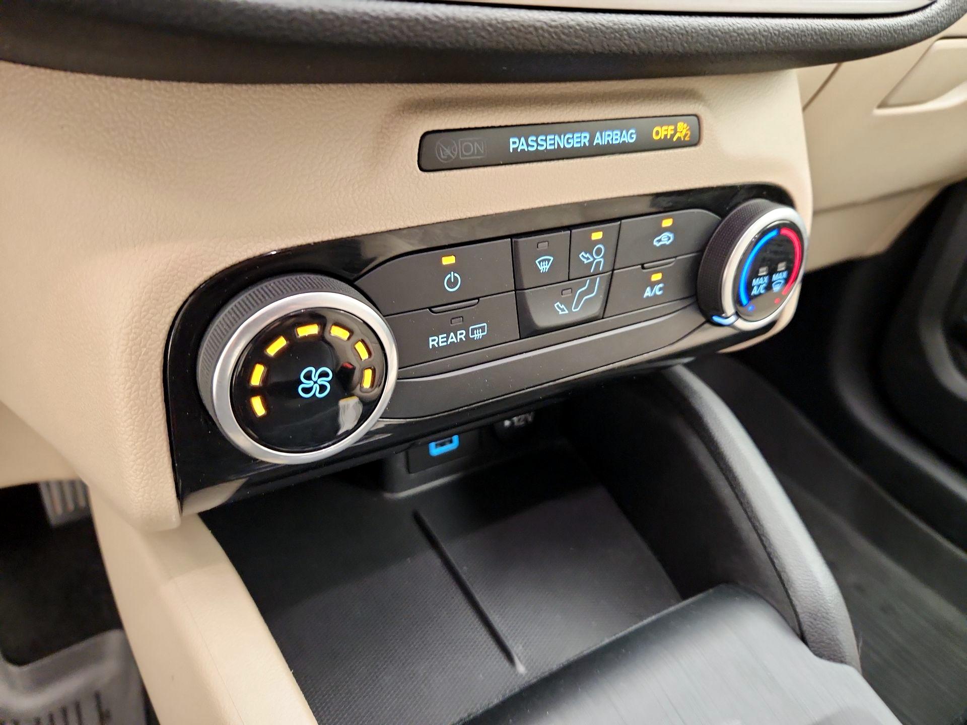 Thumbnail: 2022 Ford Escape - 16