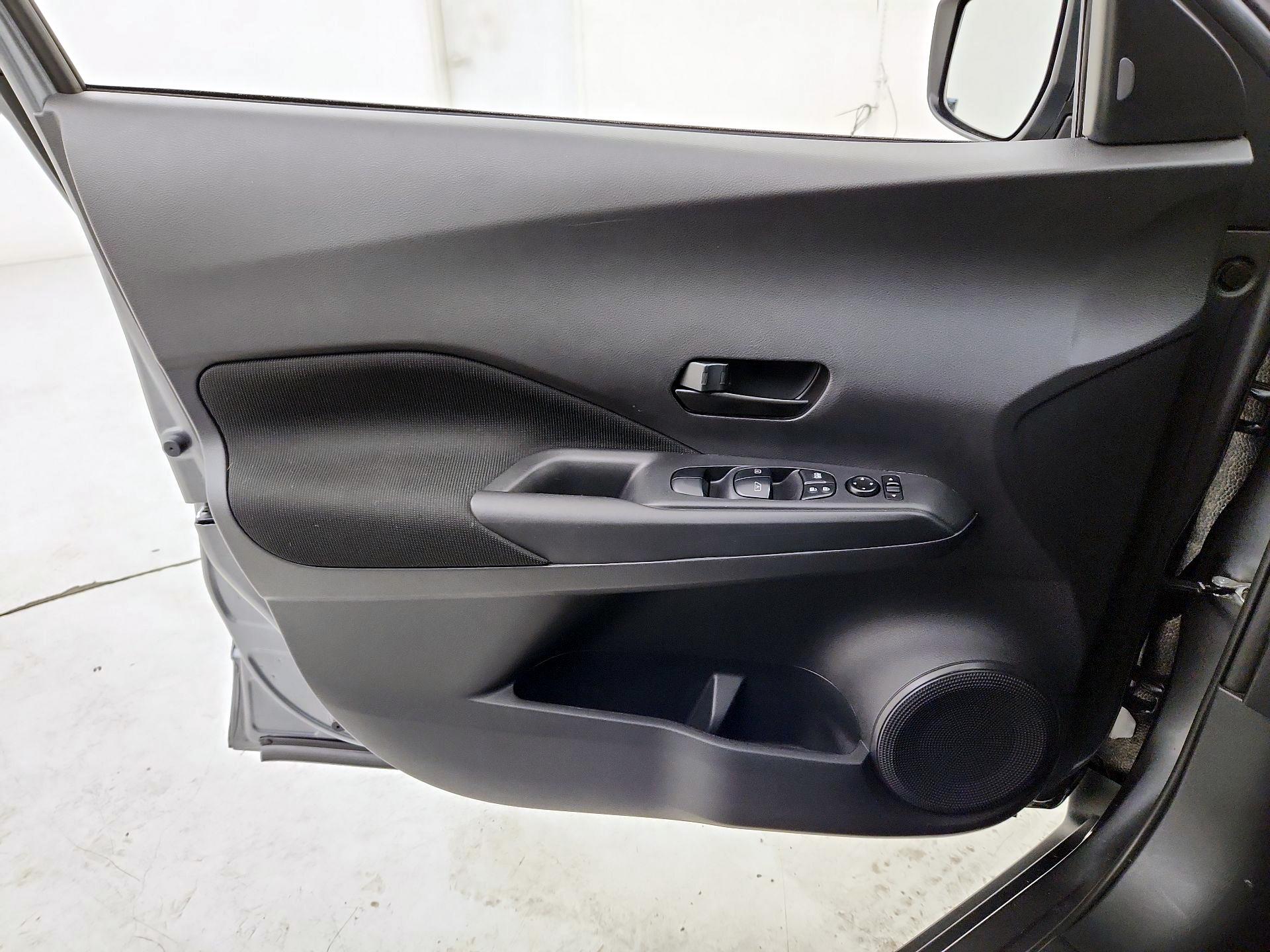 Thumbnail: 2023 Nissan Kicks - 12