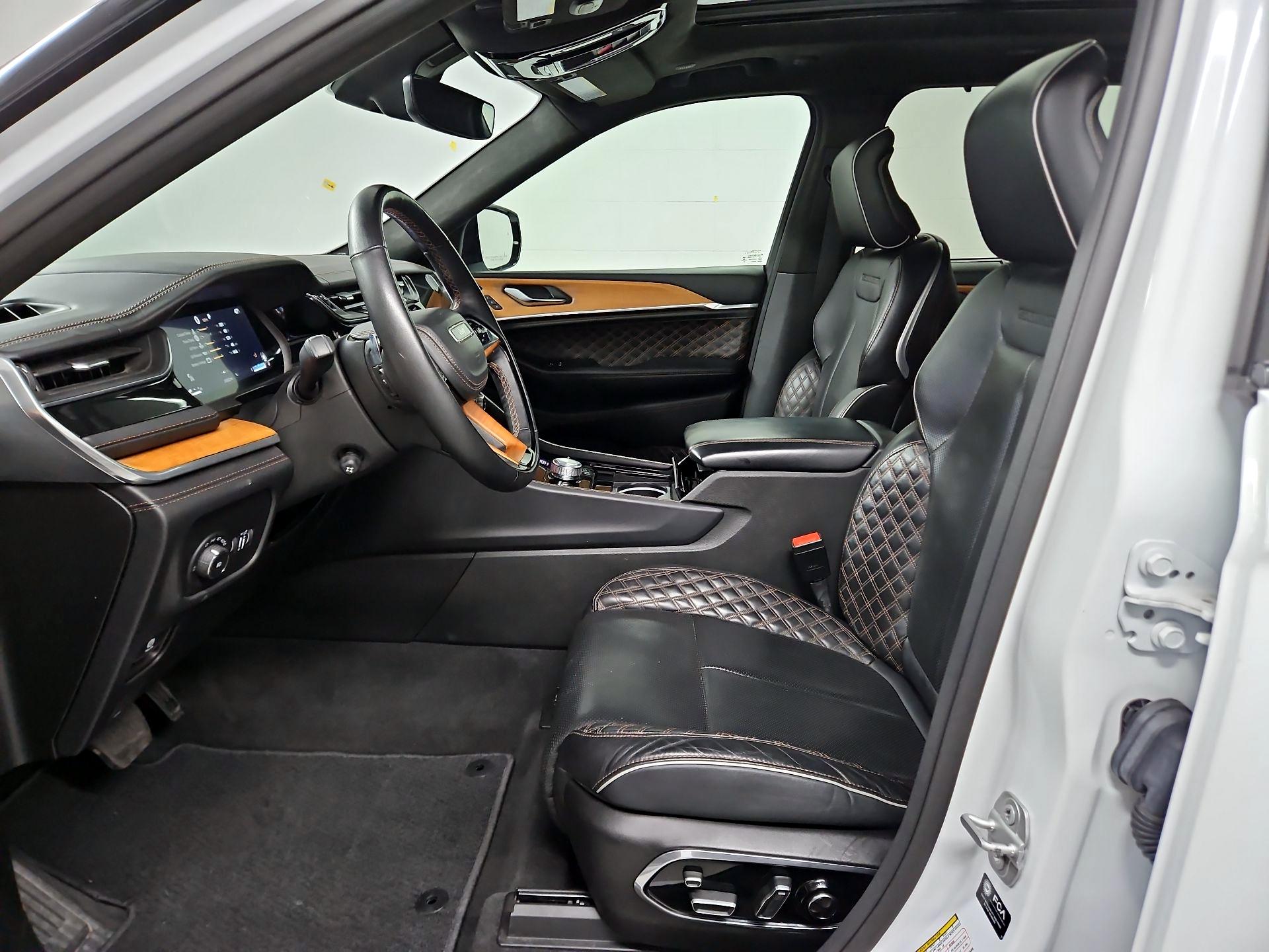 Thumbnail: 2022 Jeep Grand Cherokee - 11