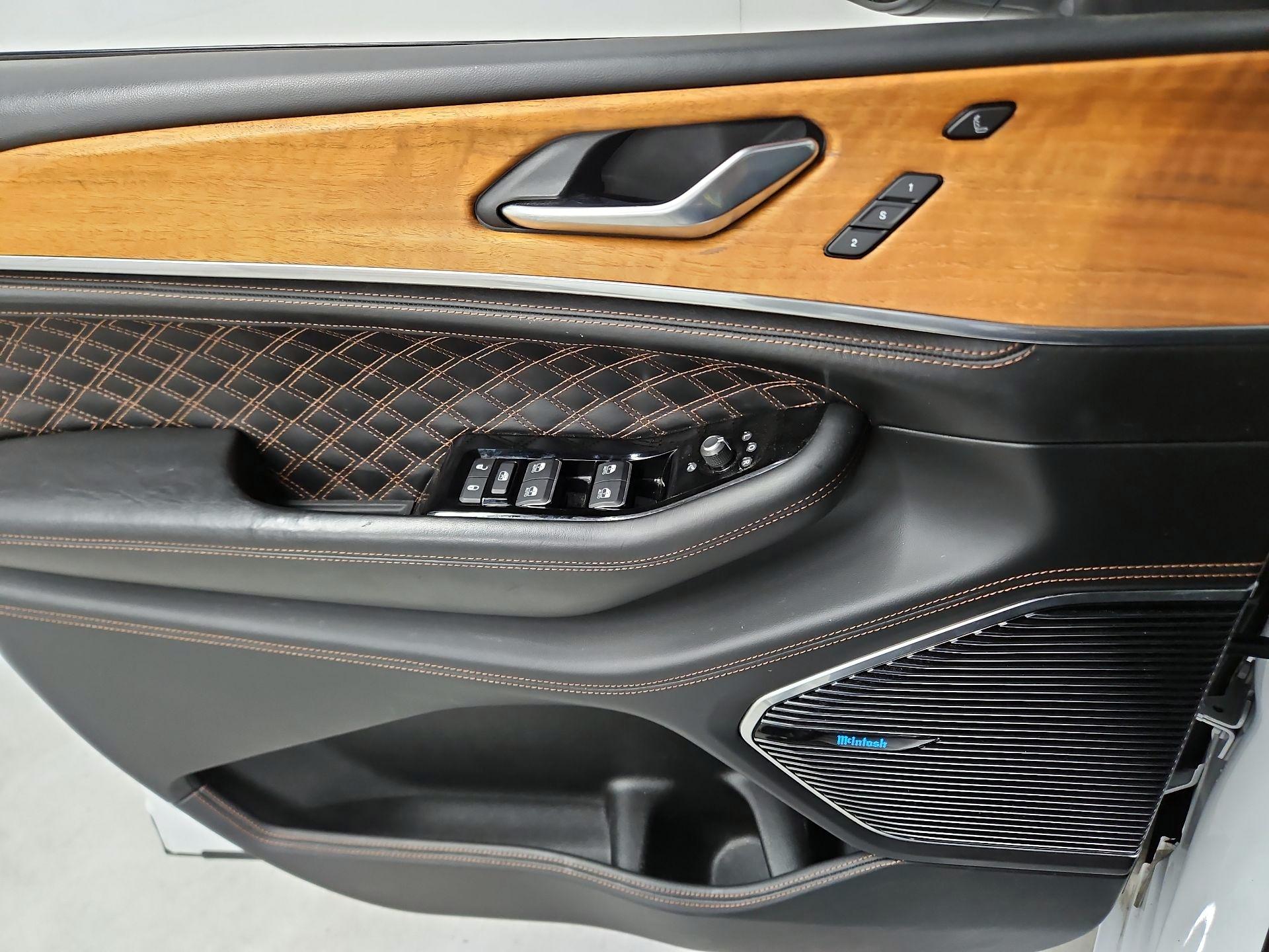 Thumbnail: 2022 Jeep Grand Cherokee - 12