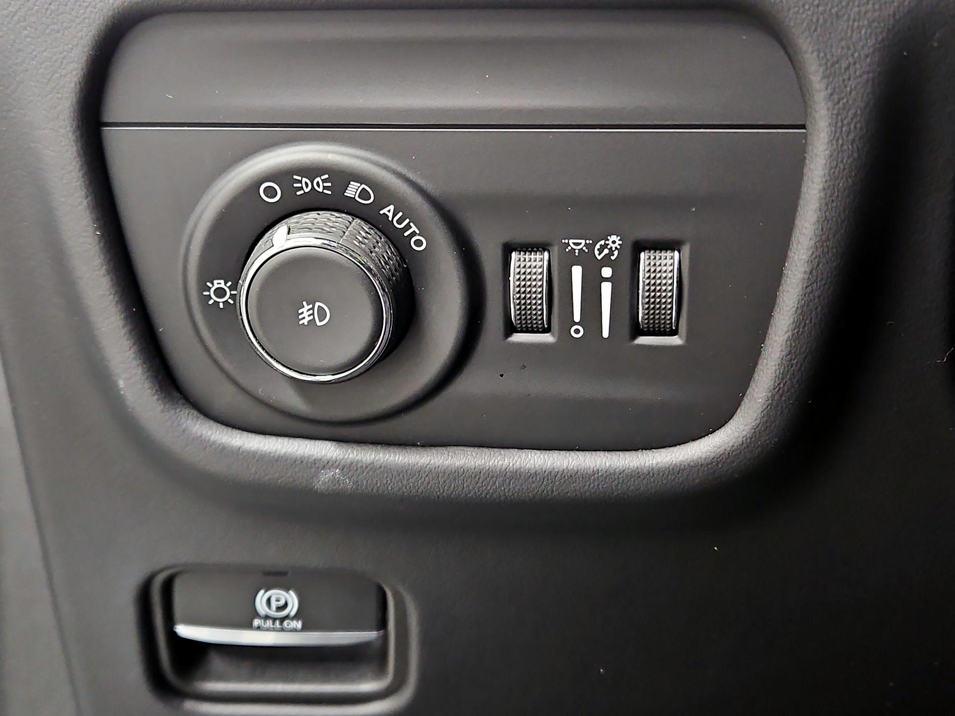 Thumbnail: 2022 Jeep Grand Cherokee - 13