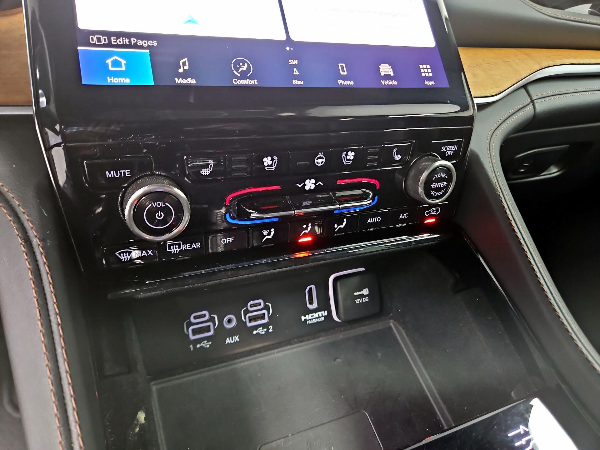 Thumbnail: 2022 Jeep Grand Cherokee - 17