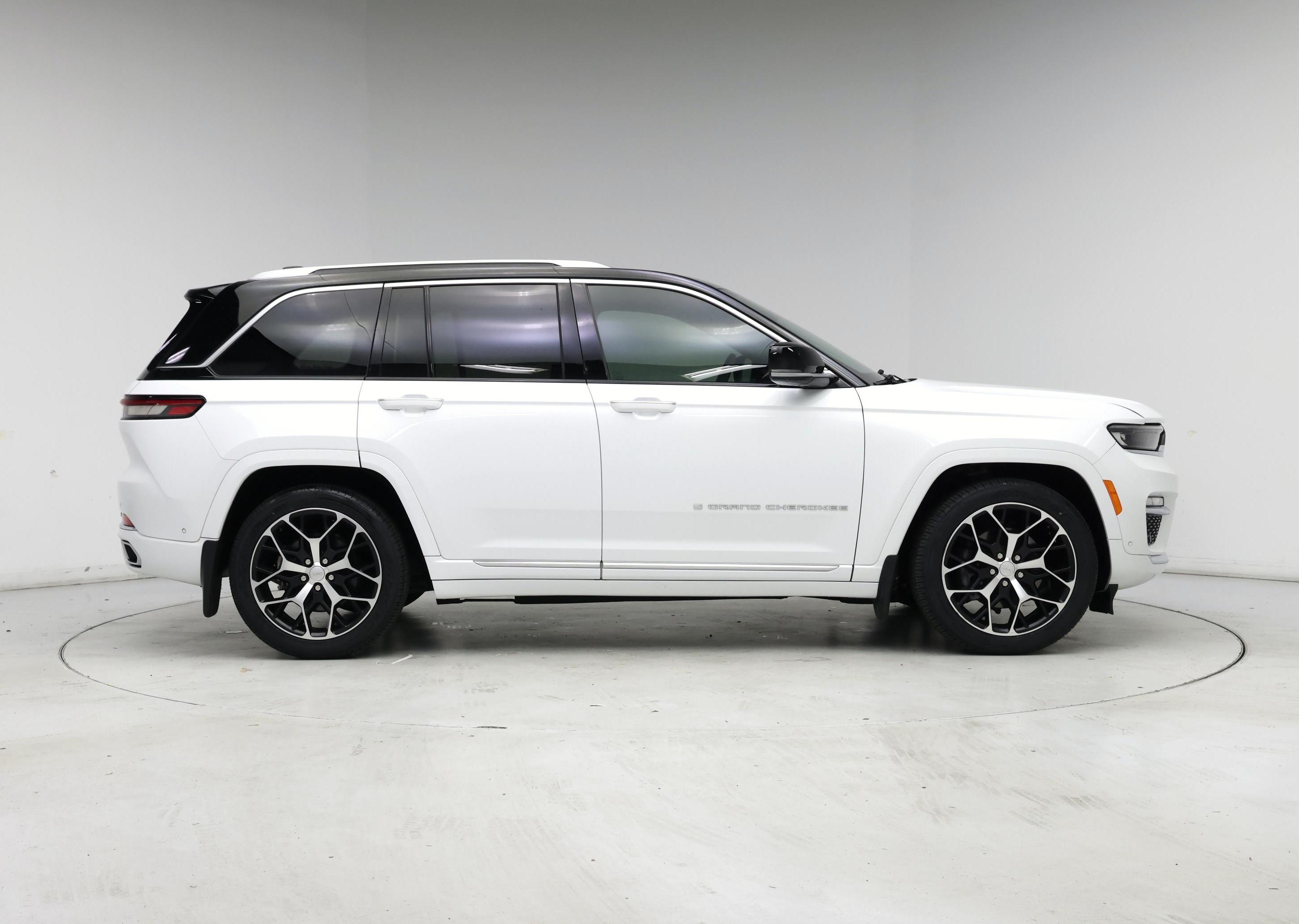 Thumbnail: 2022 Jeep Grand Cherokee - 7