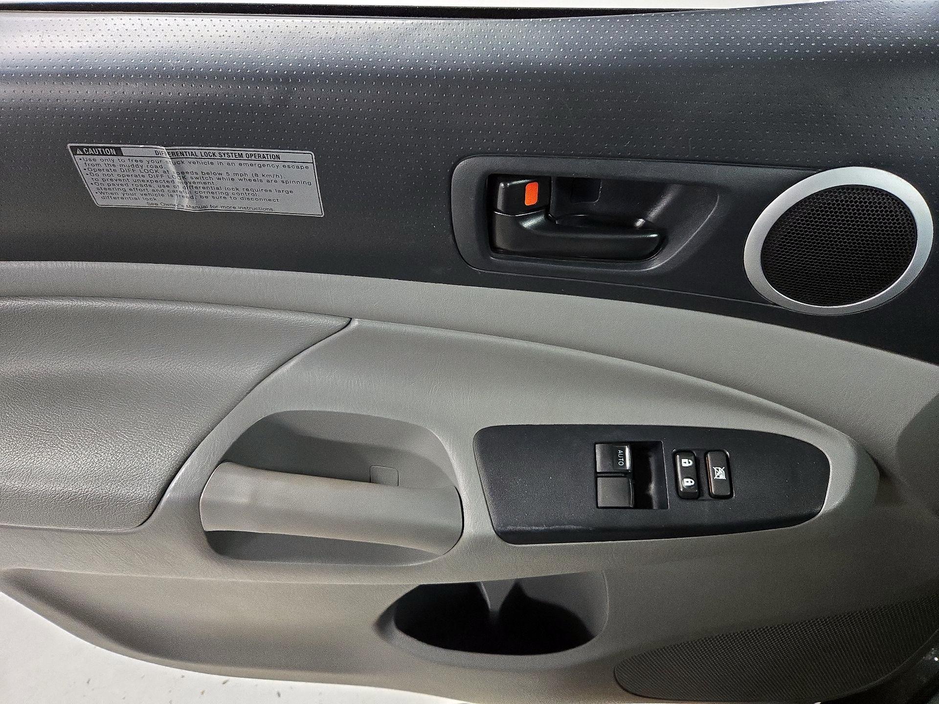 Thumbnail: 2014 Toyota Tacoma - 12