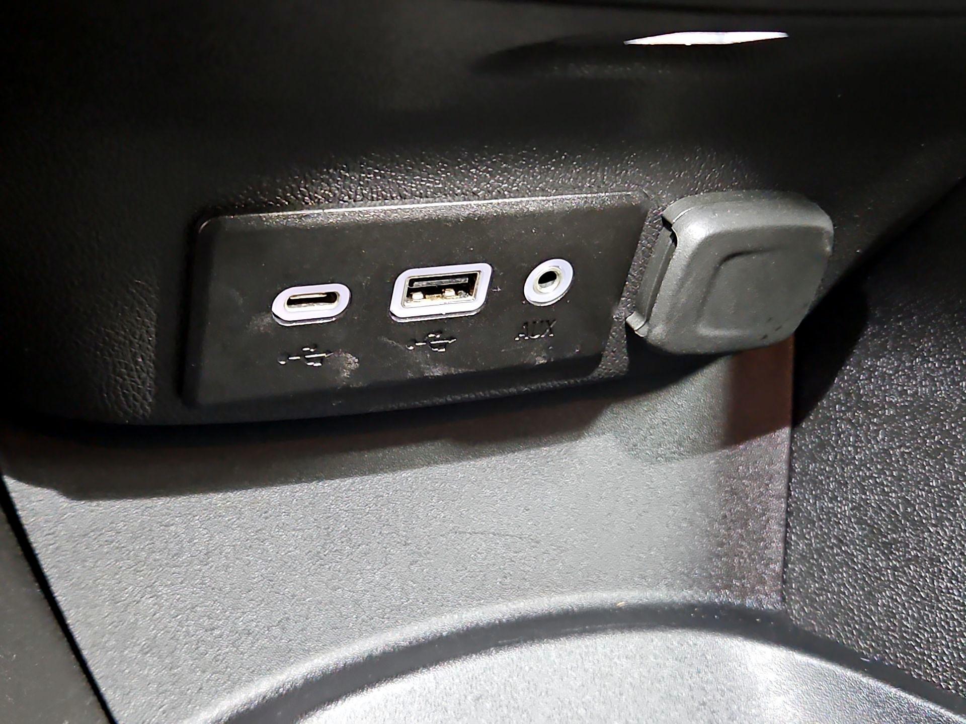 Thumbnail: 2023 Chevrolet Malibu - 18