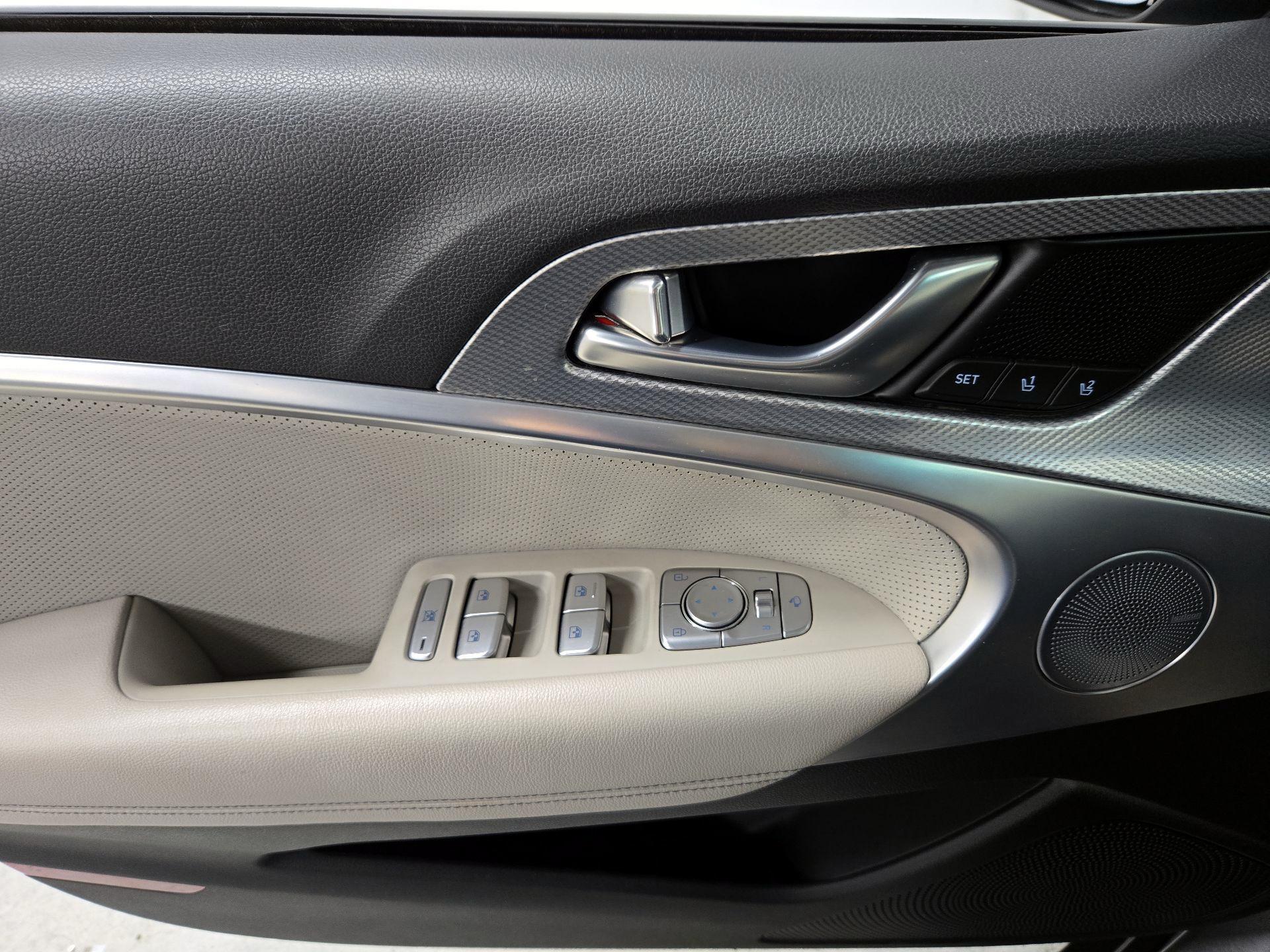 Thumbnail: 2022 Genesis G70 - 12