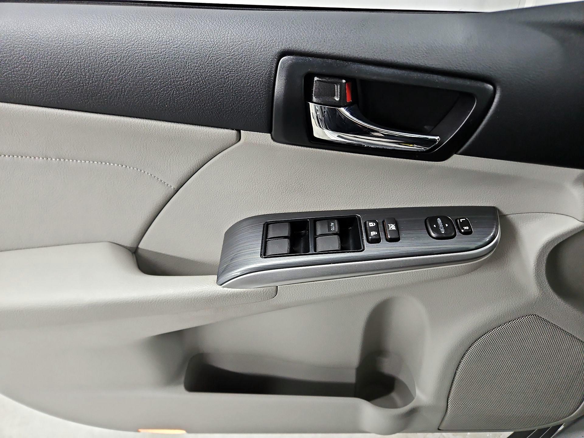 Thumbnail: 2014 Toyota Camry - 12