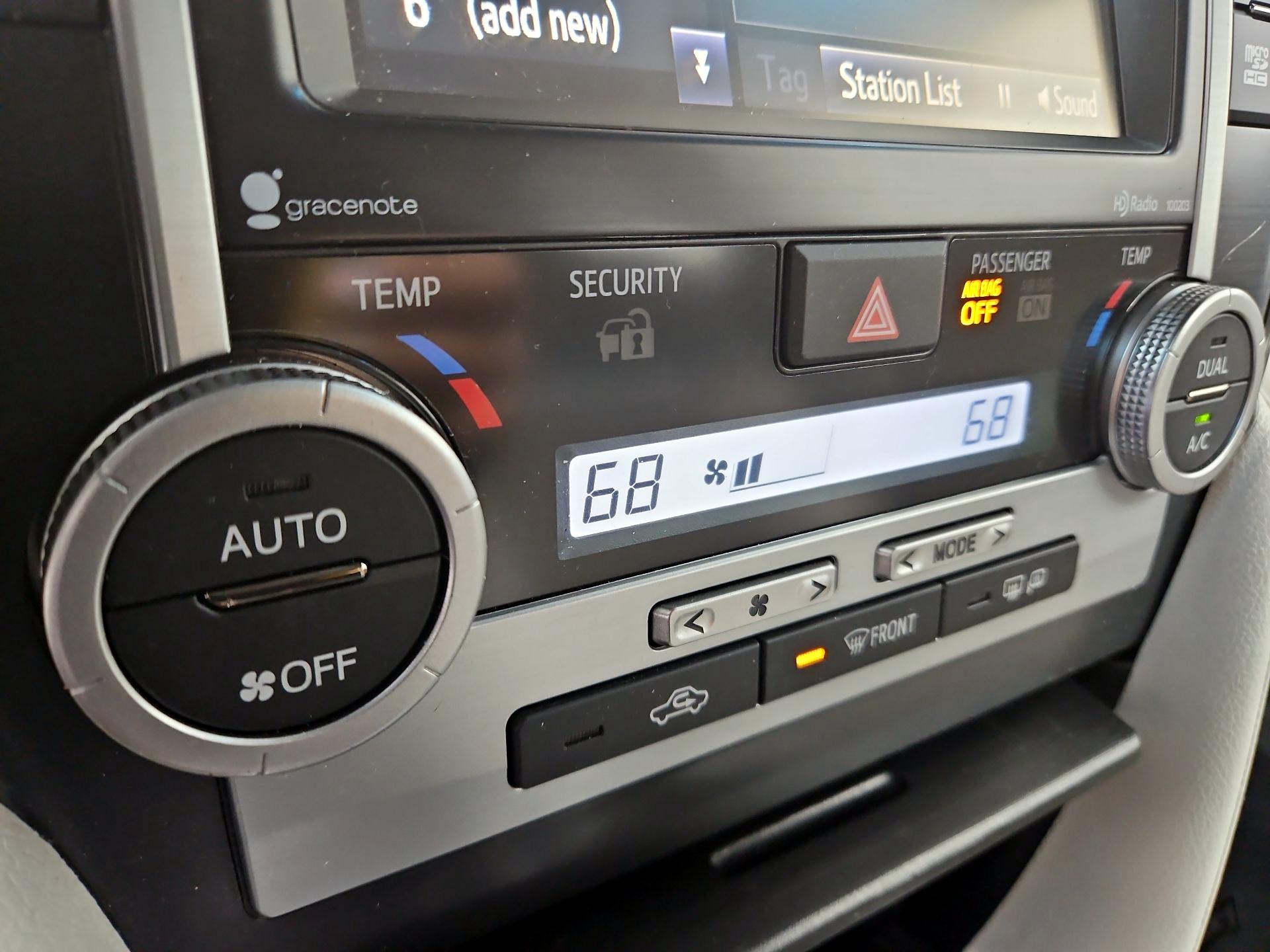 Thumbnail: 2014 Toyota Camry - 17