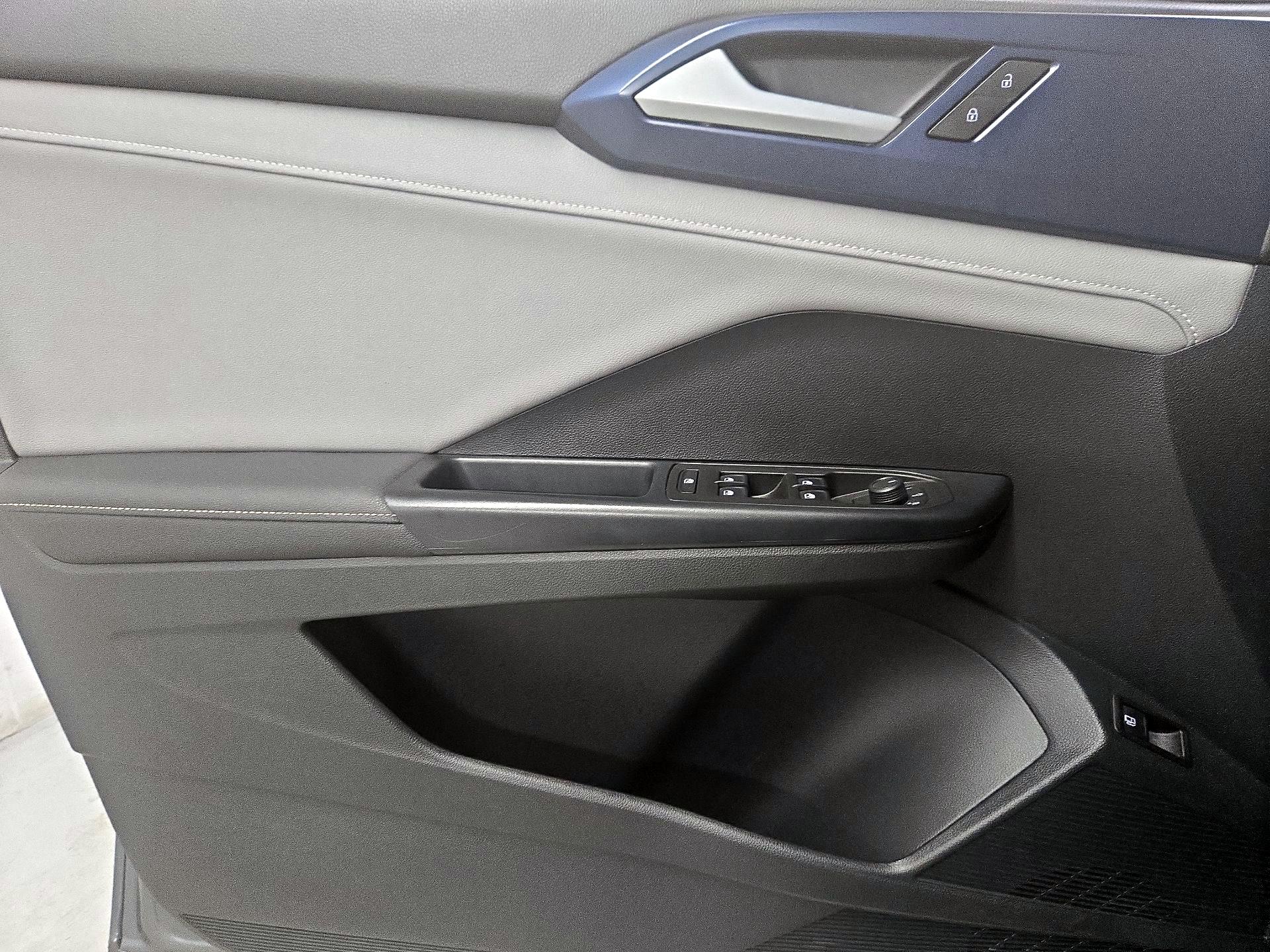 Thumbnail: 2024 Volkswagen Taos - 12