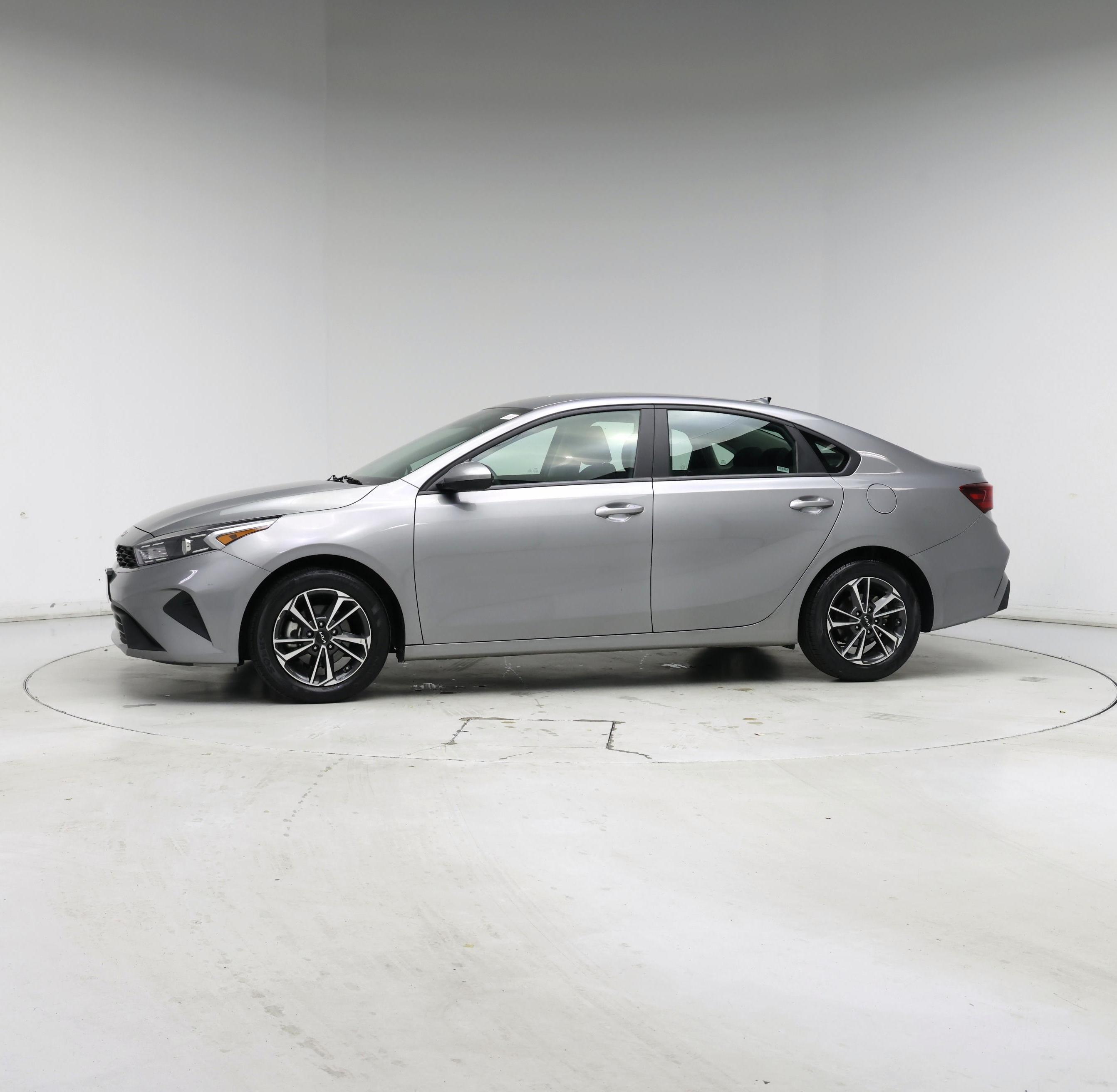 Thumbnail: 2024 Kia Forte - 3