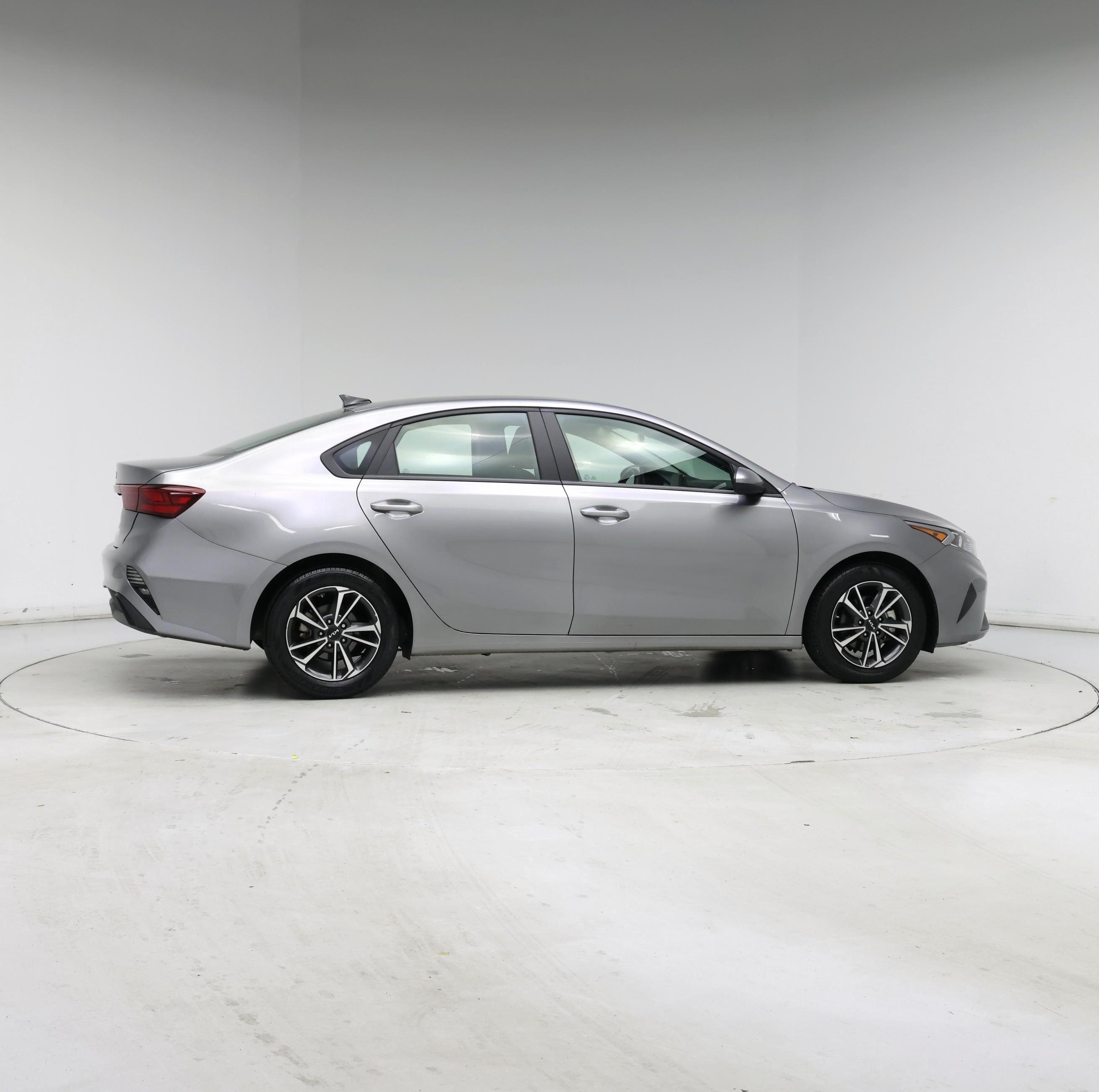 Thumbnail: 2024 Kia Forte - 7