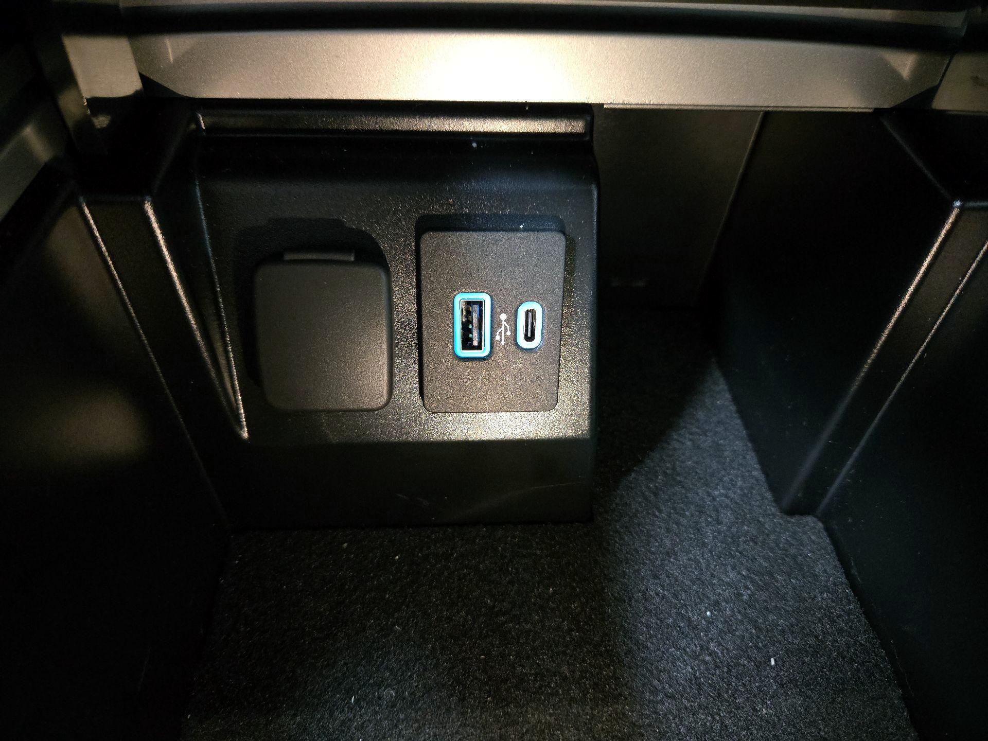 Thumbnail: 2022 Ford Explorer - 19