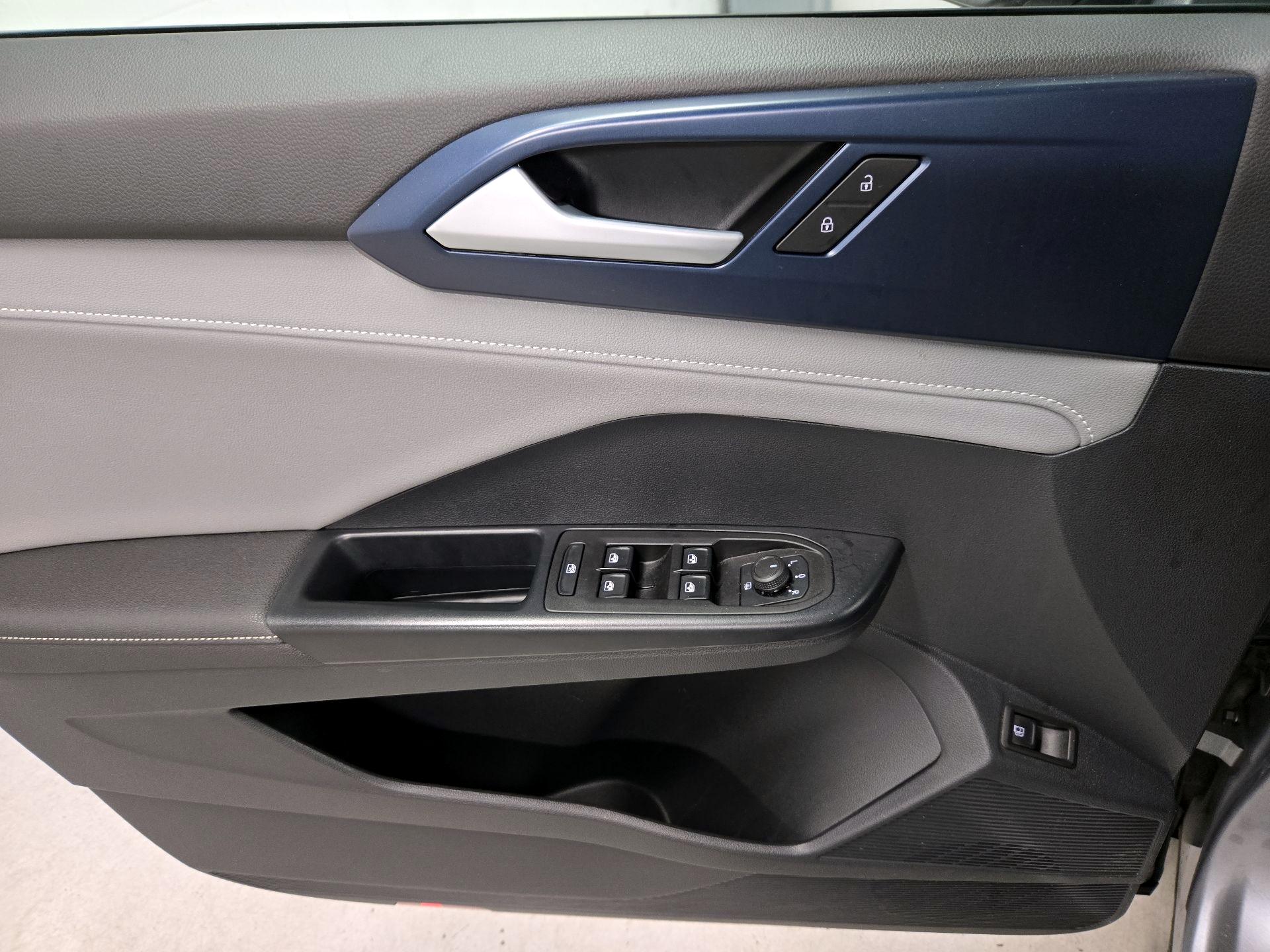 Thumbnail: 2024 Volkswagen Taos - 12