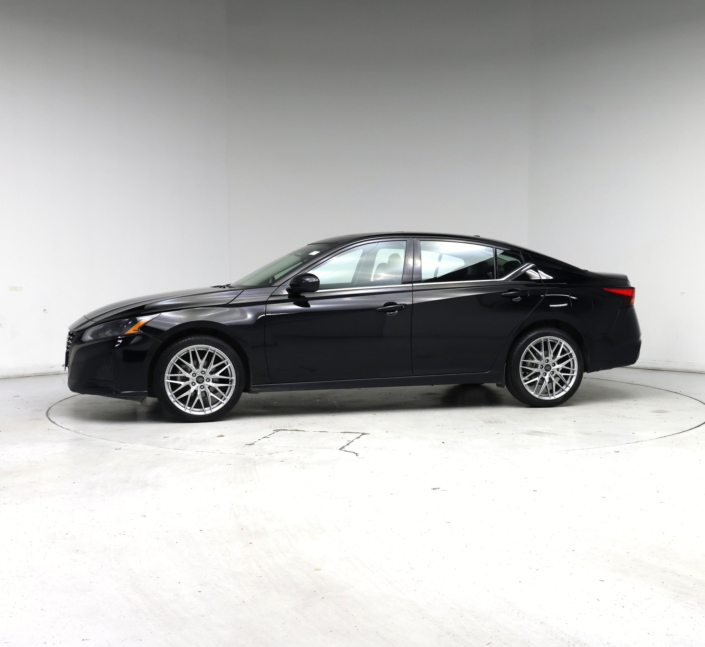 Thumbnail: 2023 Nissan Altima - 3