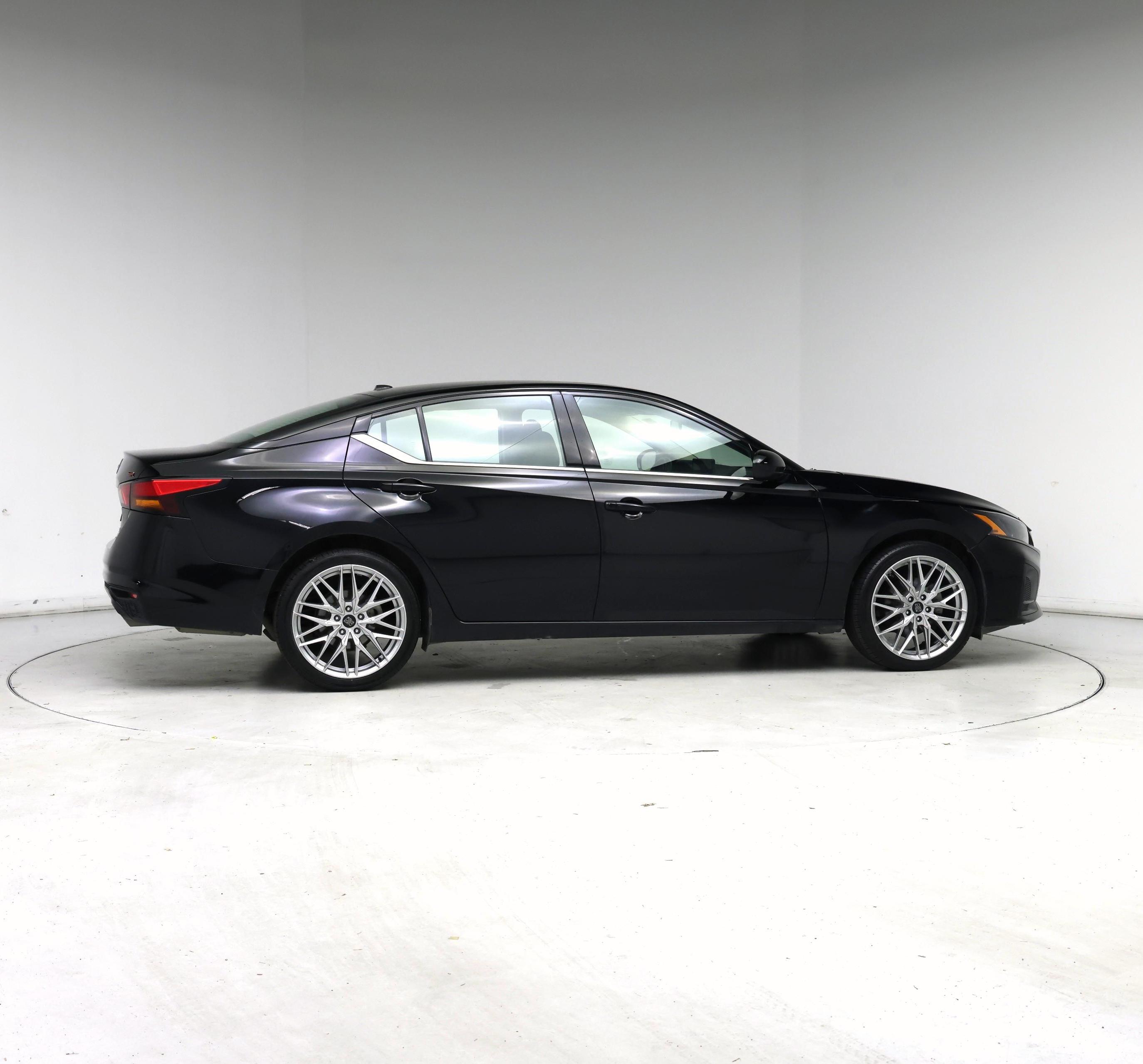 Thumbnail: 2023 Nissan Altima - 7