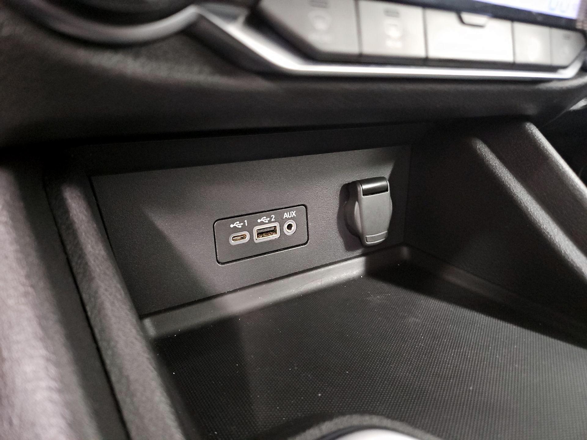 Thumbnail: 2022 Nissan Sentra - 18