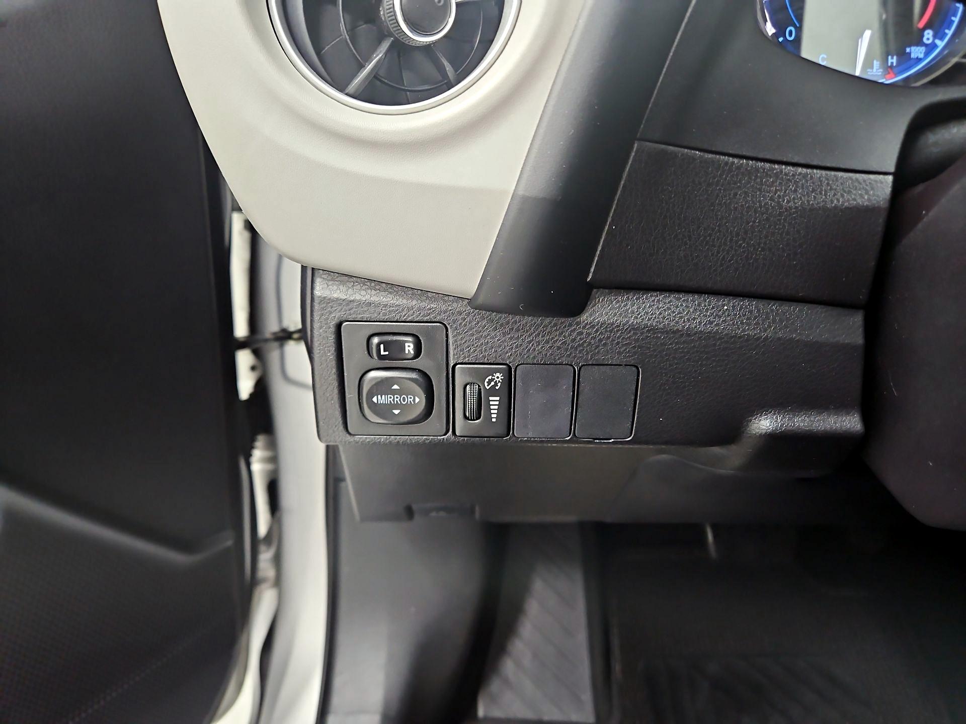 Thumbnail: 2017 Toyota Corolla - 13