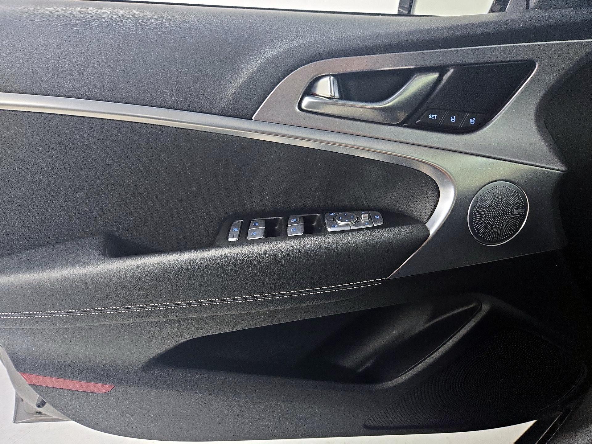 Thumbnail: 2021 Genesis G70 - 12