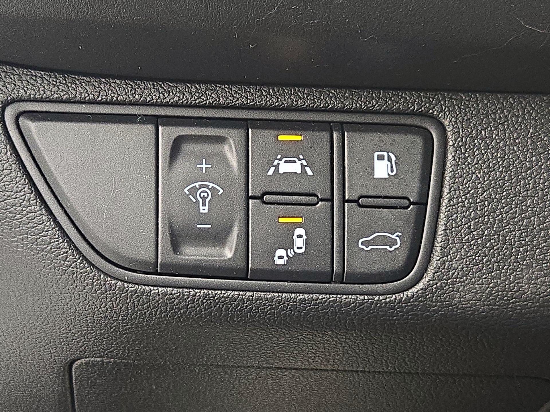 Thumbnail: 2021 Genesis G70 - 13