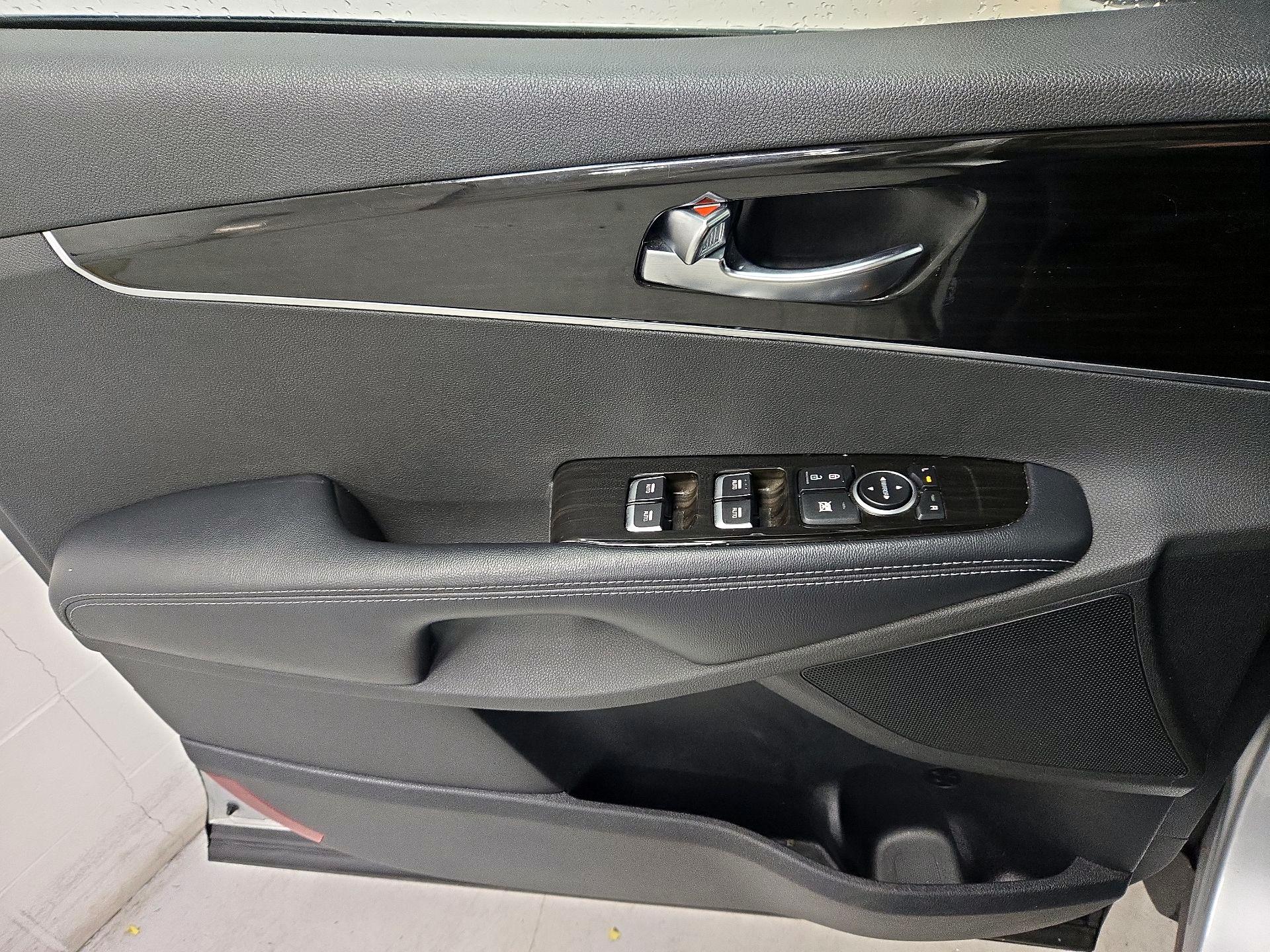 Thumbnail: 2020 Kia Sorento - 12