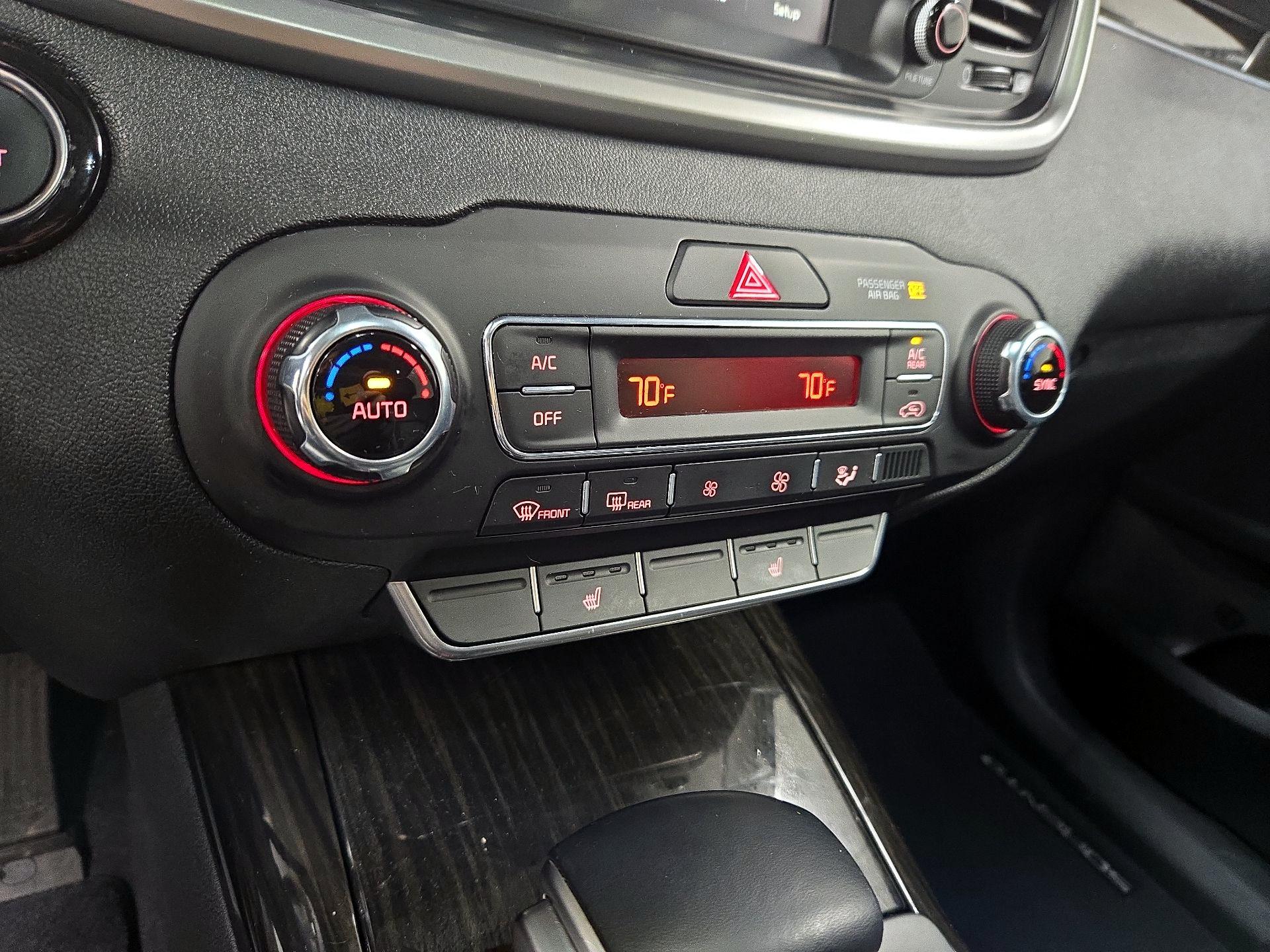 Thumbnail: 2020 Kia Sorento - 16