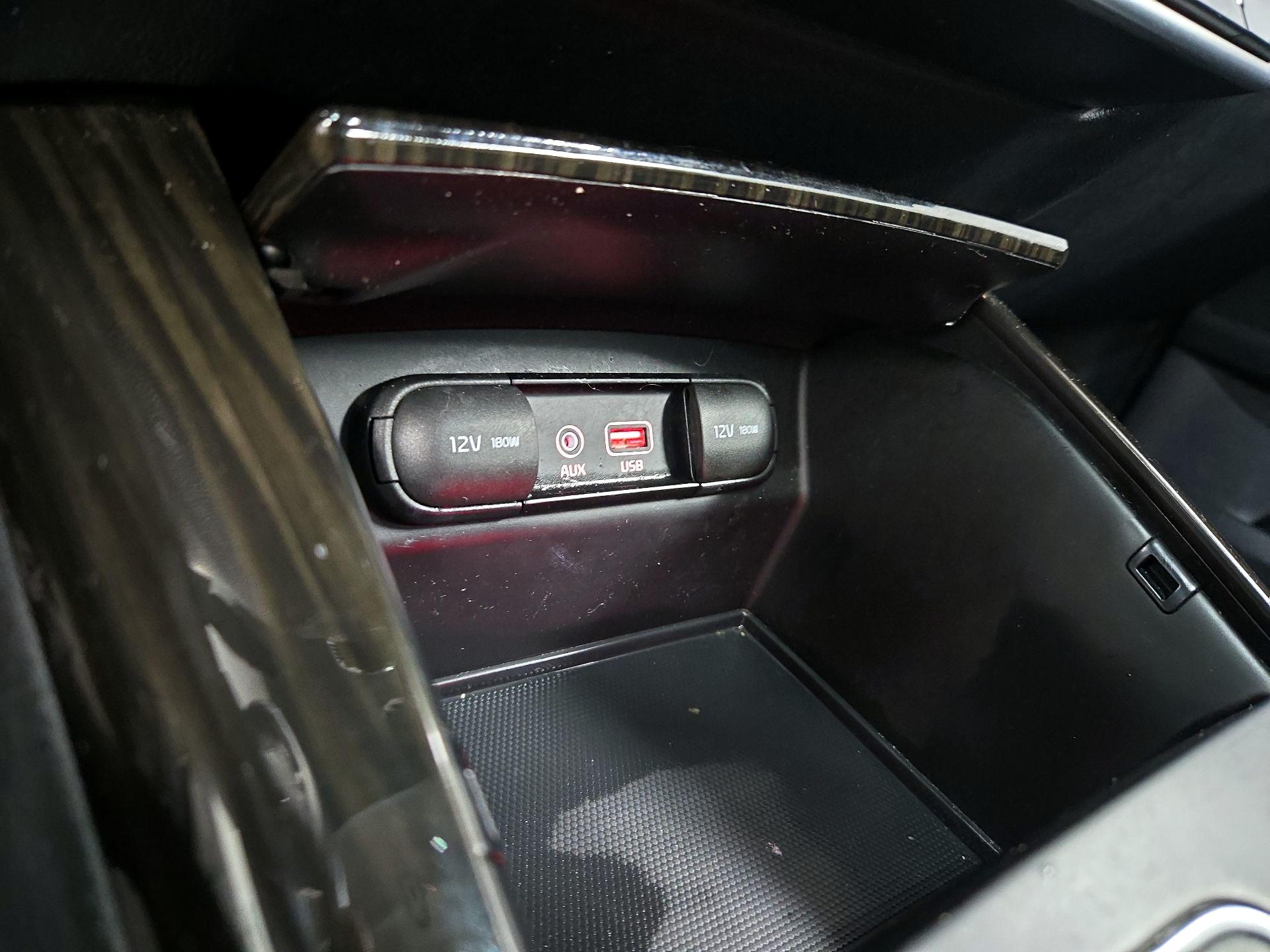 Thumbnail: 2020 Kia Sorento - 18