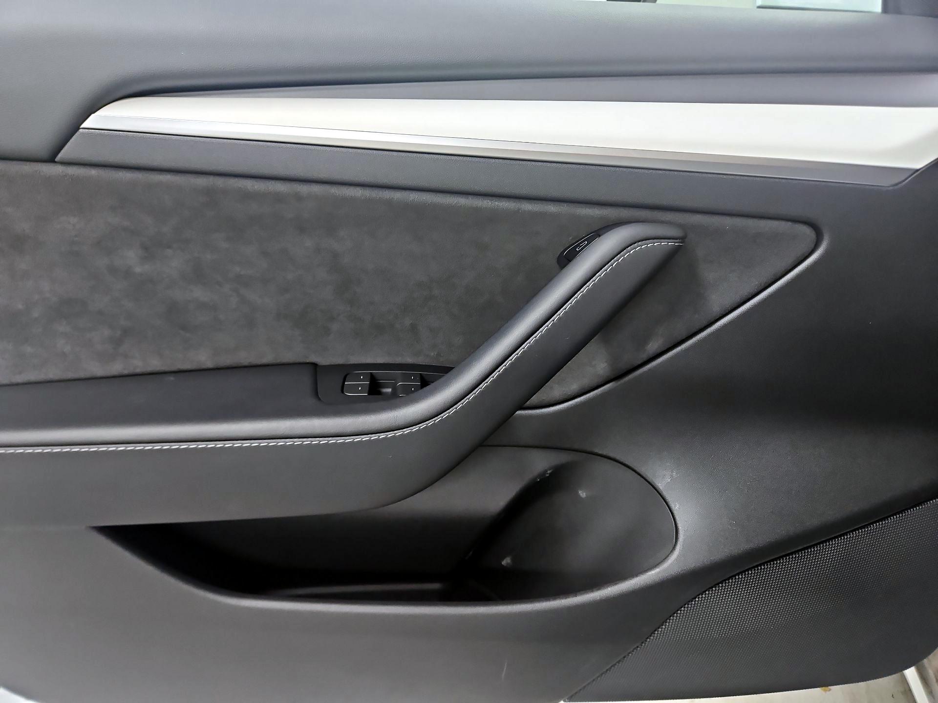 Thumbnail: 2023 Tesla Model 3 - 12