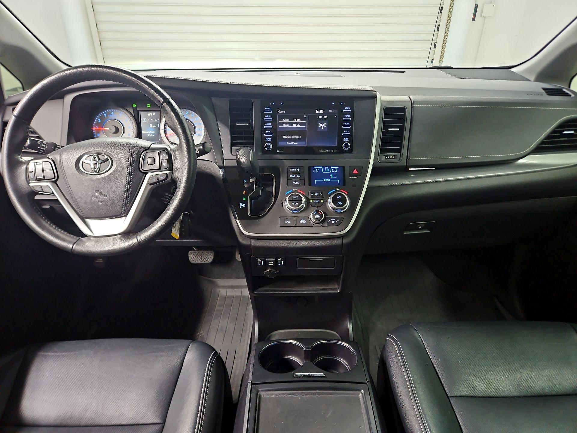 Thumbnail: 2020 Toyota Sienna - 9