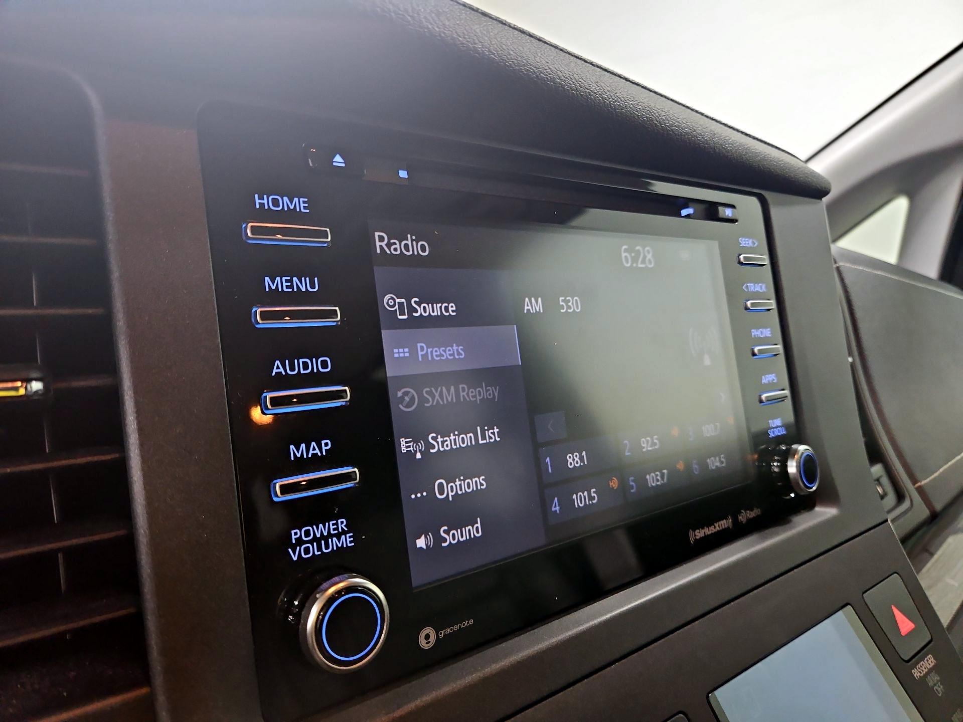 Thumbnail: 2020 Toyota Sienna - 15