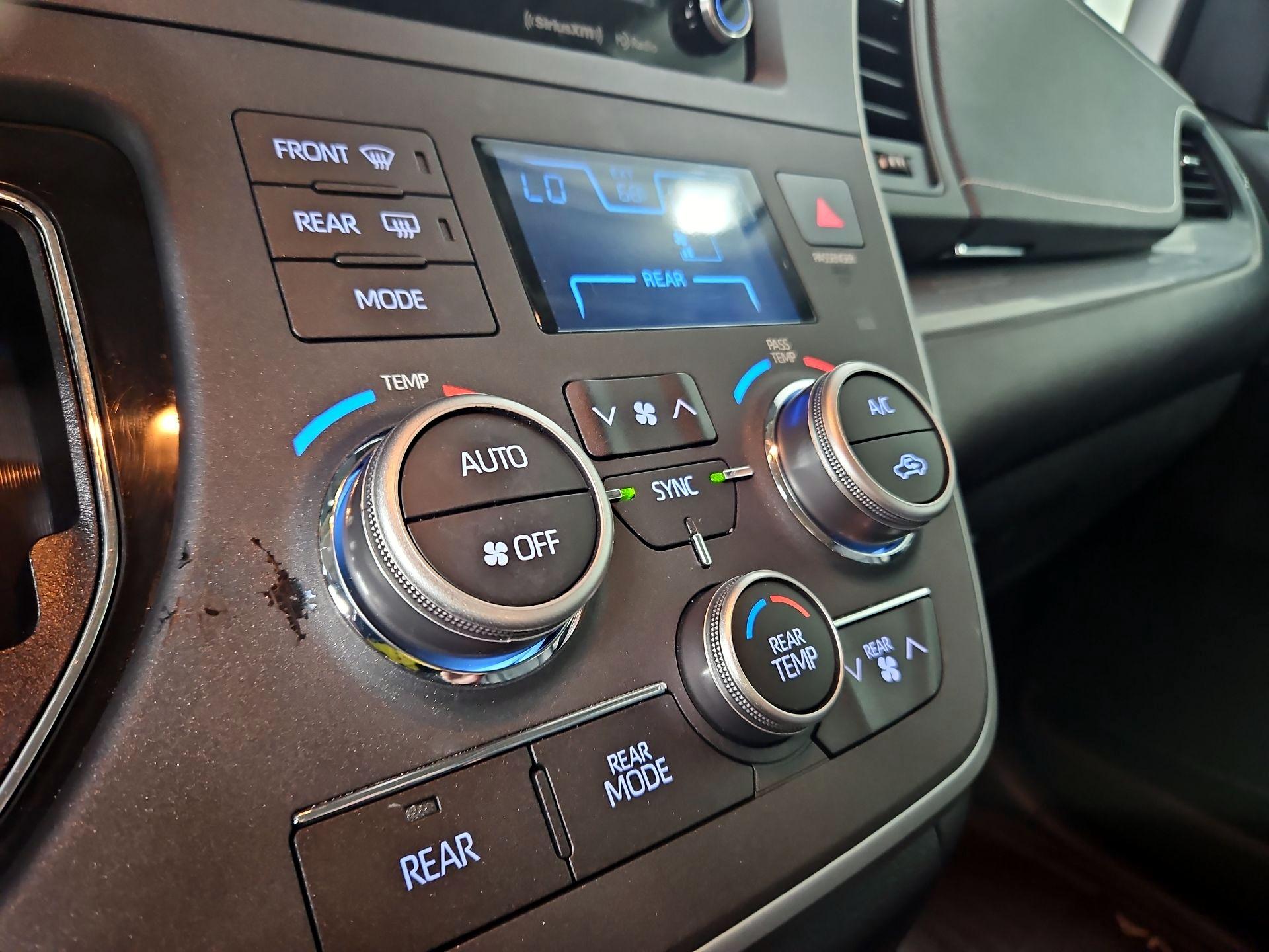 Thumbnail: 2020 Toyota Sienna - 16