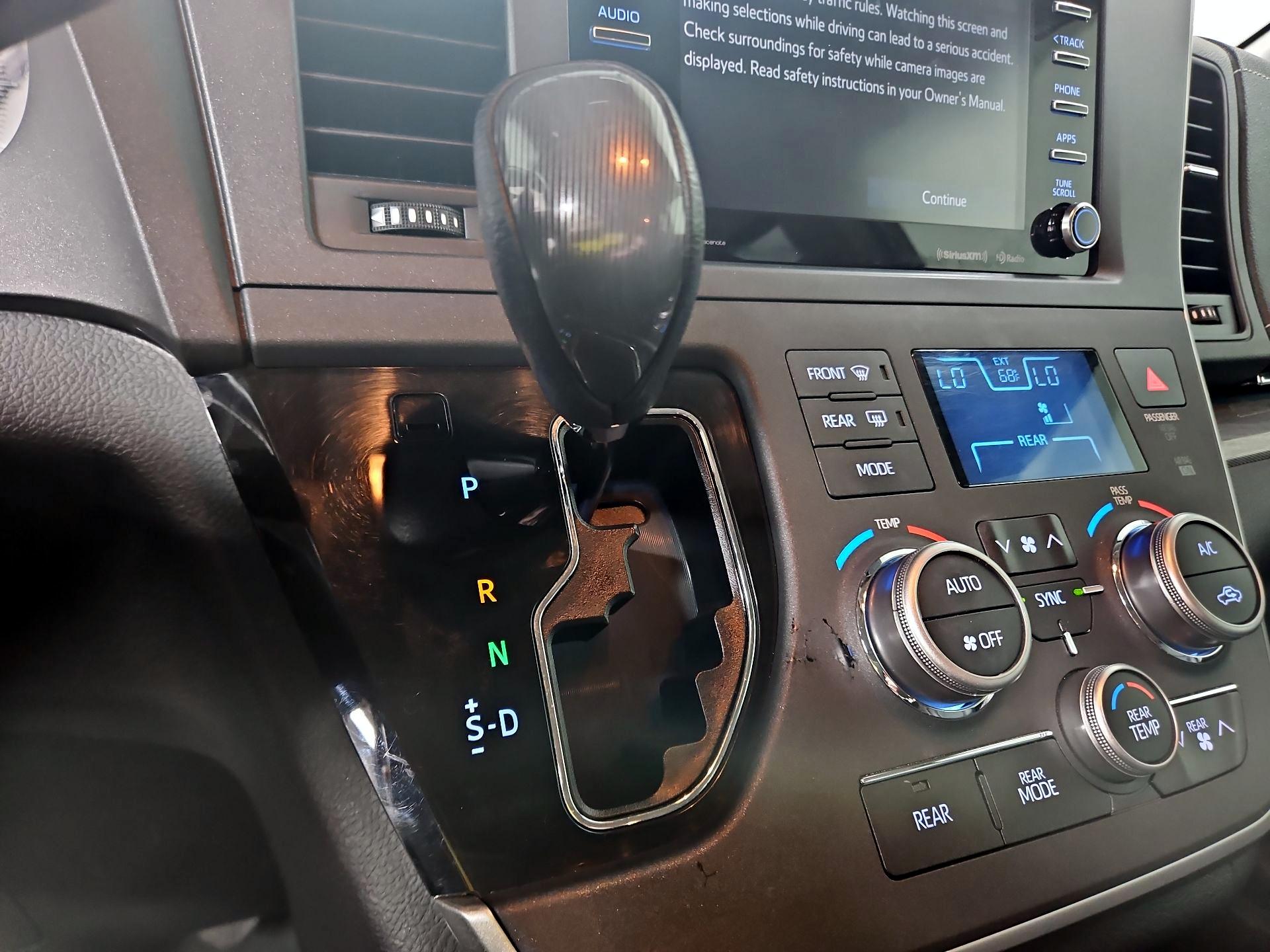 Thumbnail: 2020 Toyota Sienna - 17