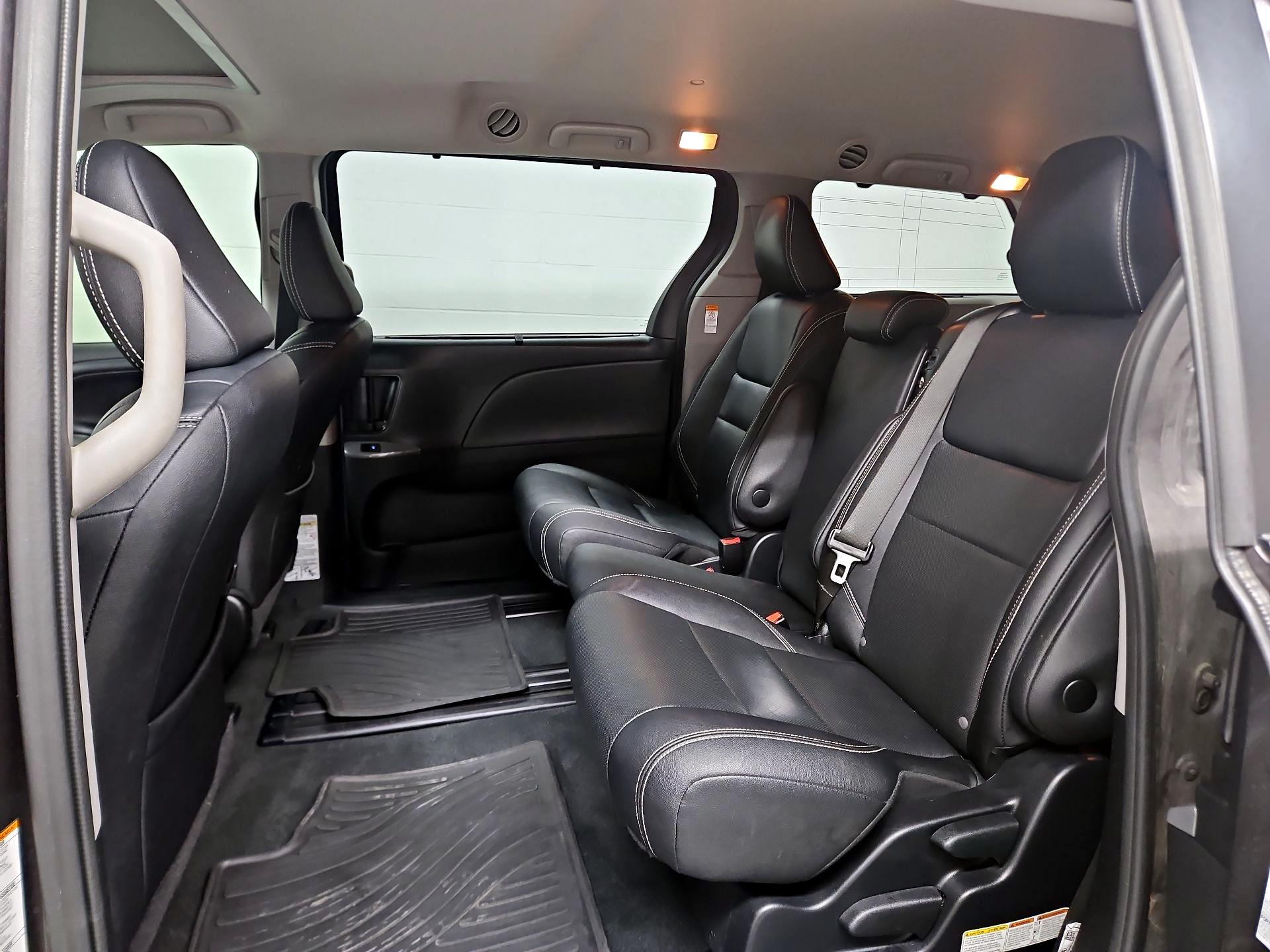 Thumbnail: 2020 Toyota Sienna - 20