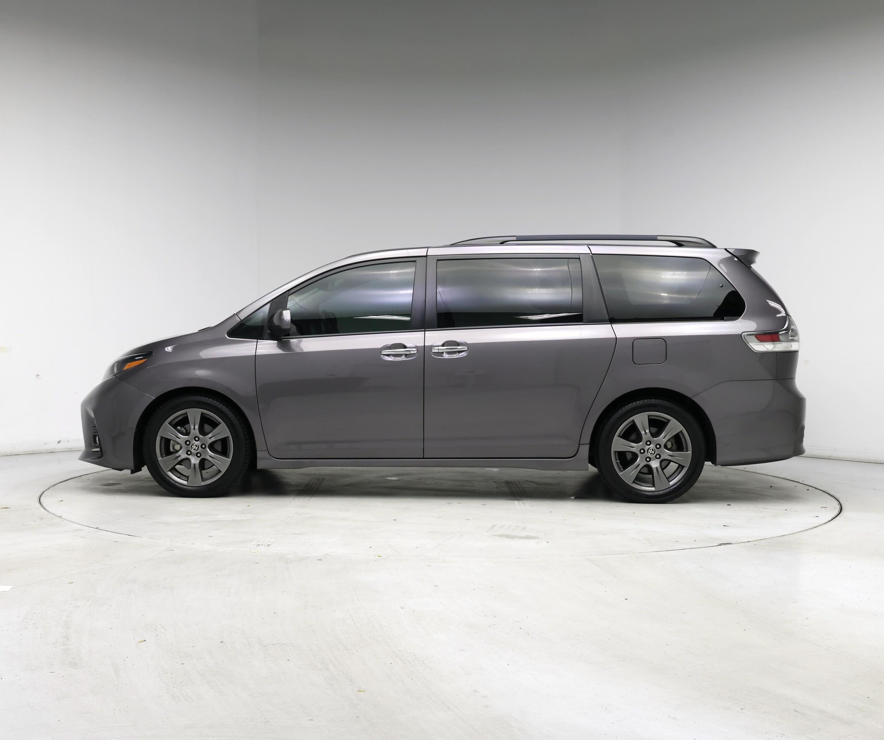 Thumbnail: 2020 Toyota Sienna - 3