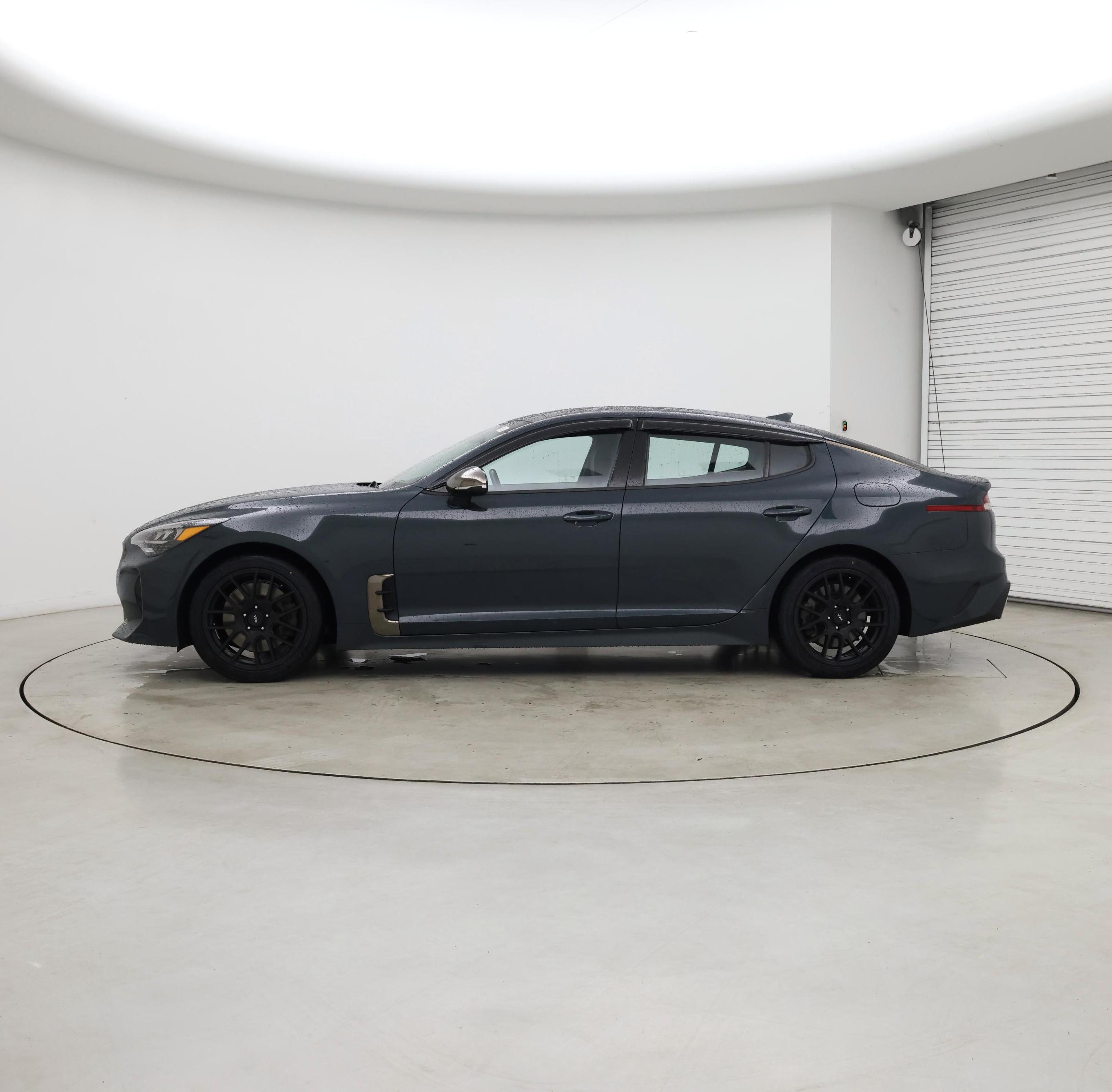 Thumbnail: 2022 Kia Stinger - 3