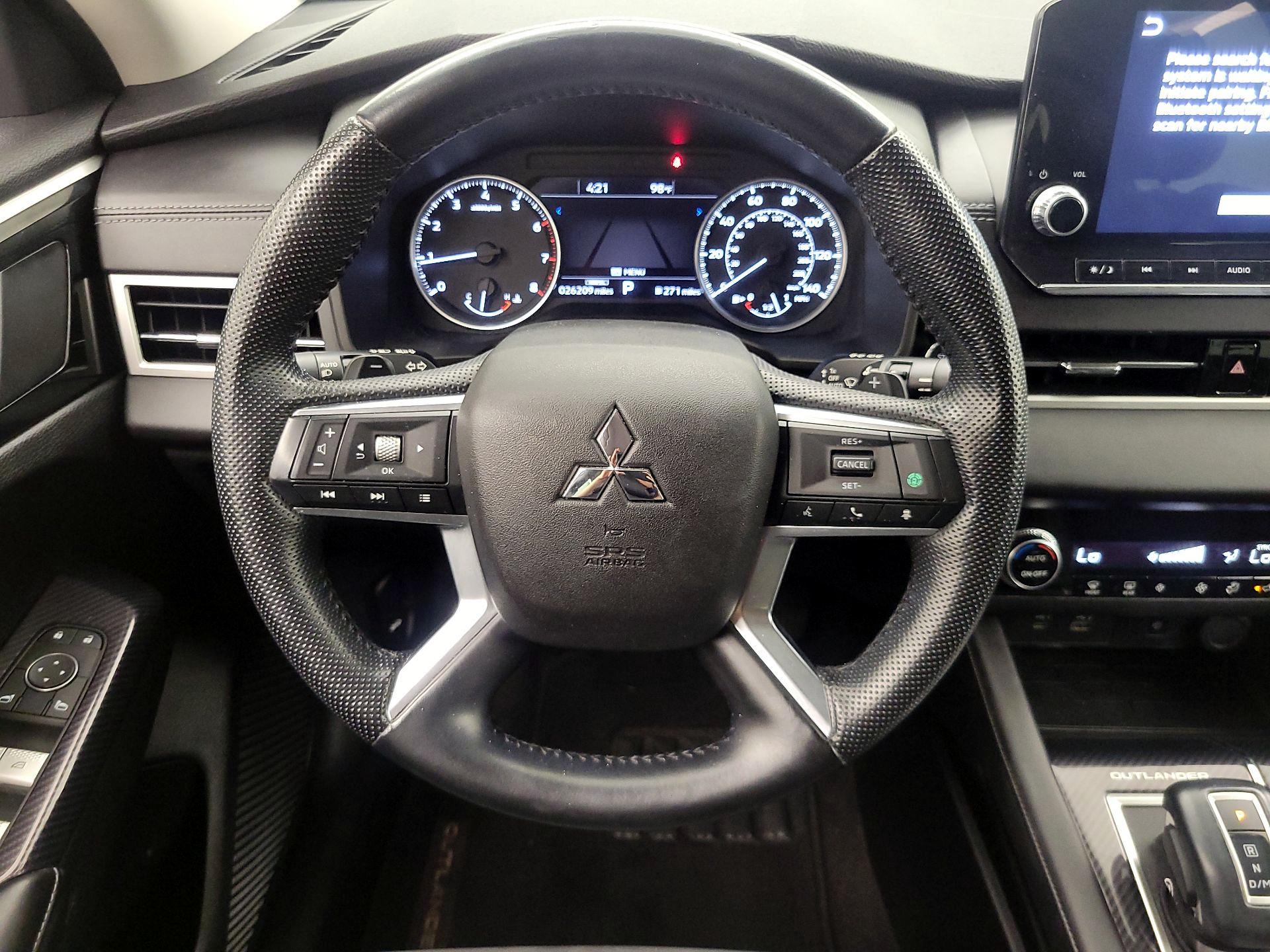 Thumbnail: 2022 Mitsubishi Outlander - 10